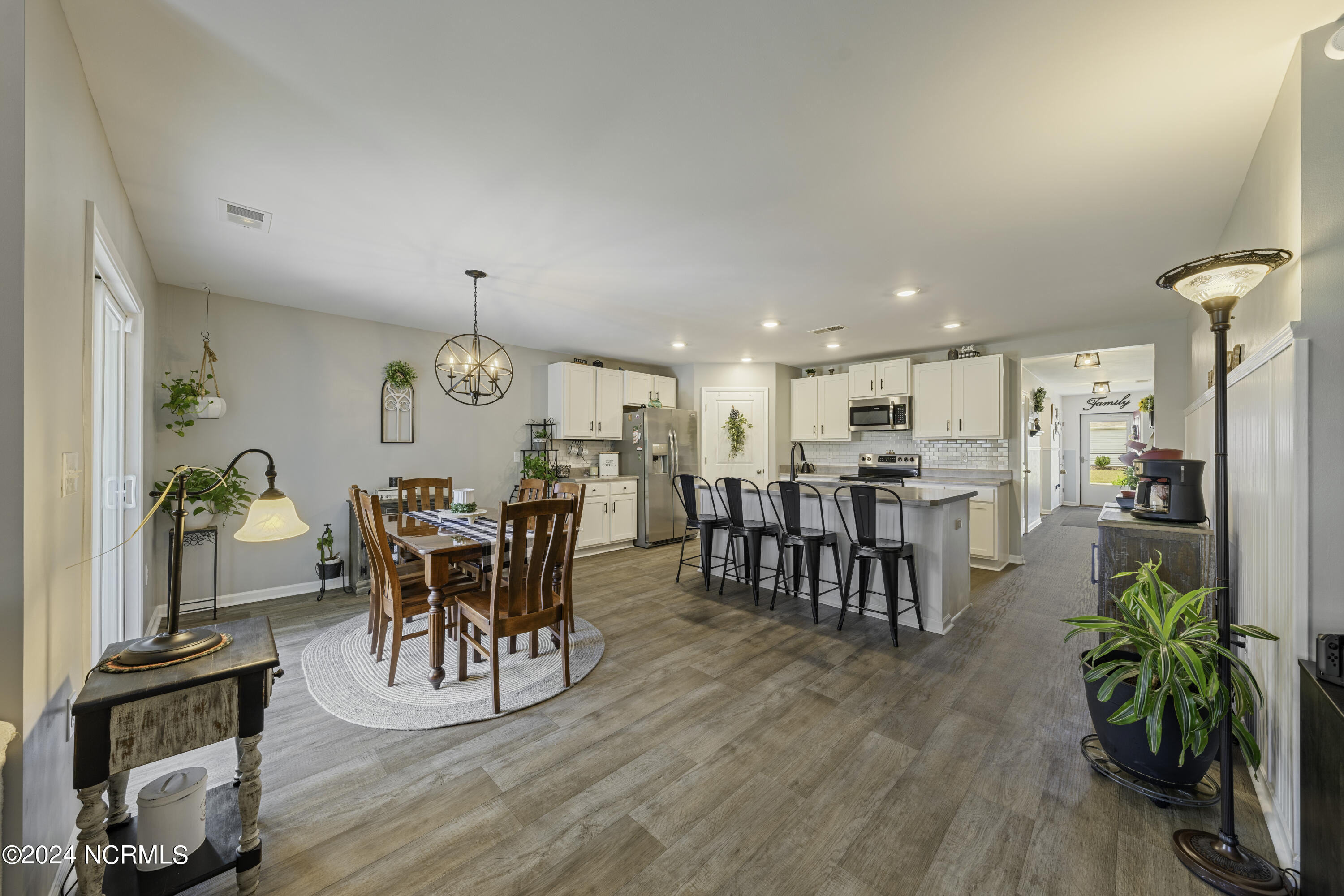 8102 Thatcher Lane NE