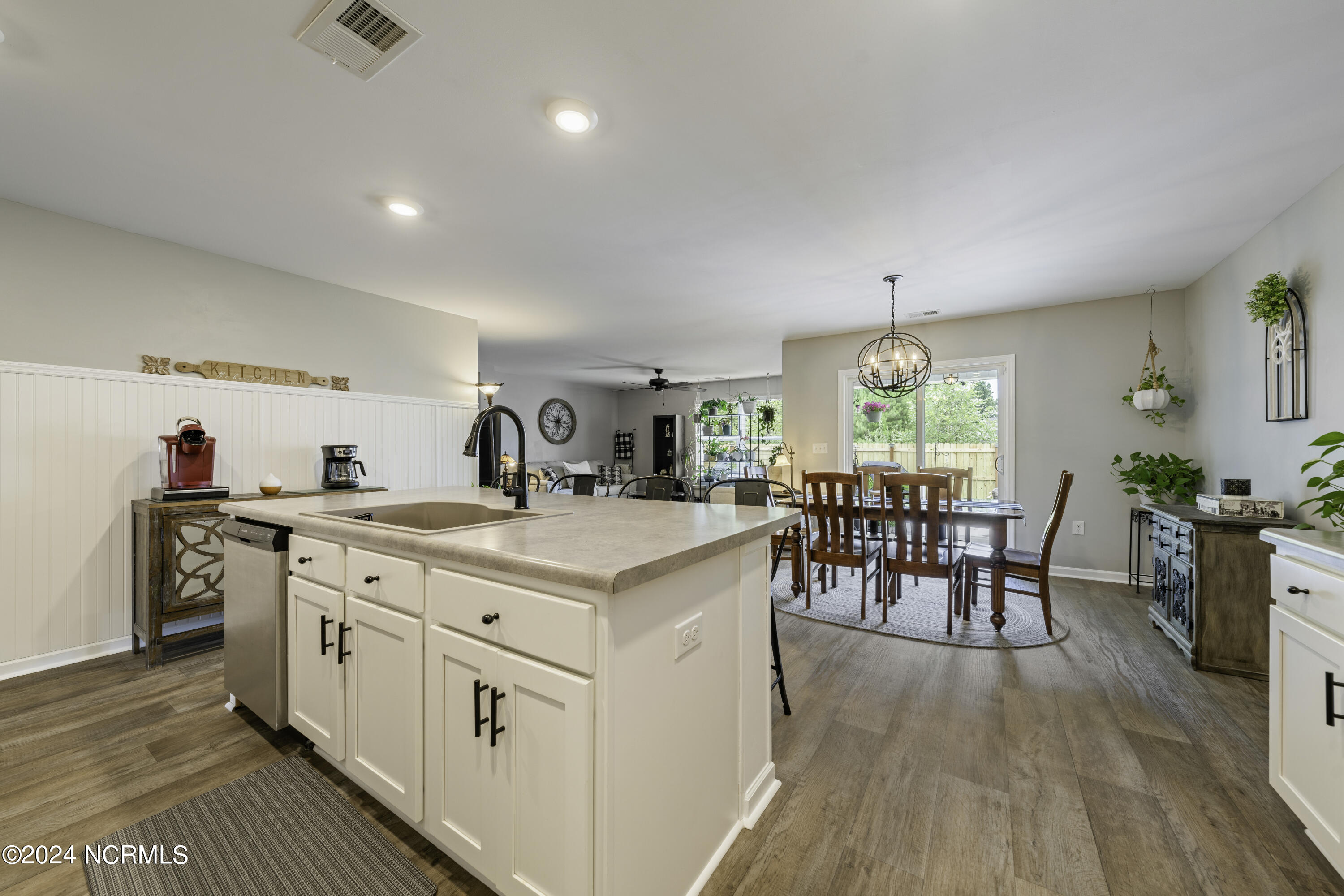 8102 Thatcher Lane NE