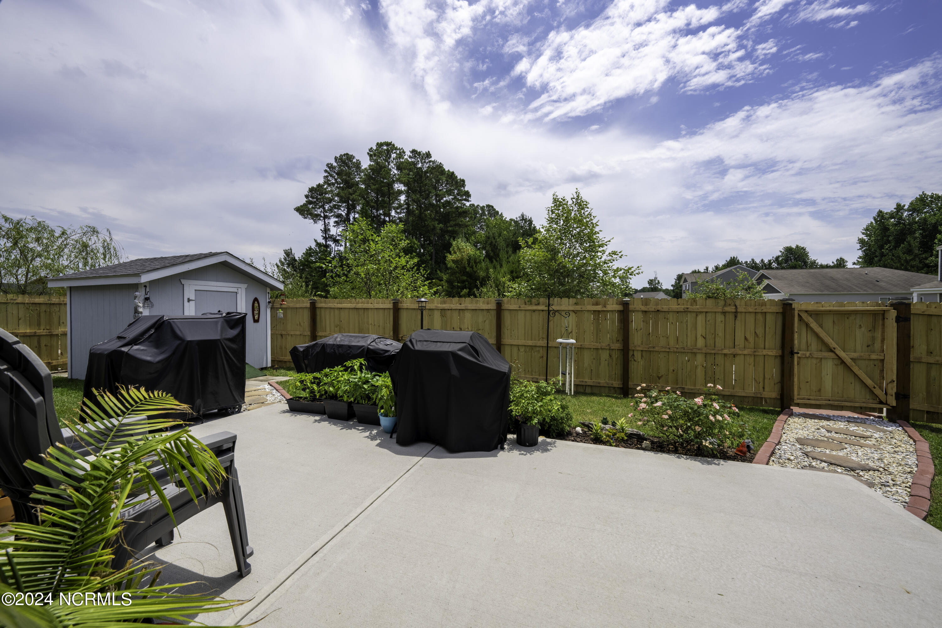 8102 Thatcher Lane NE