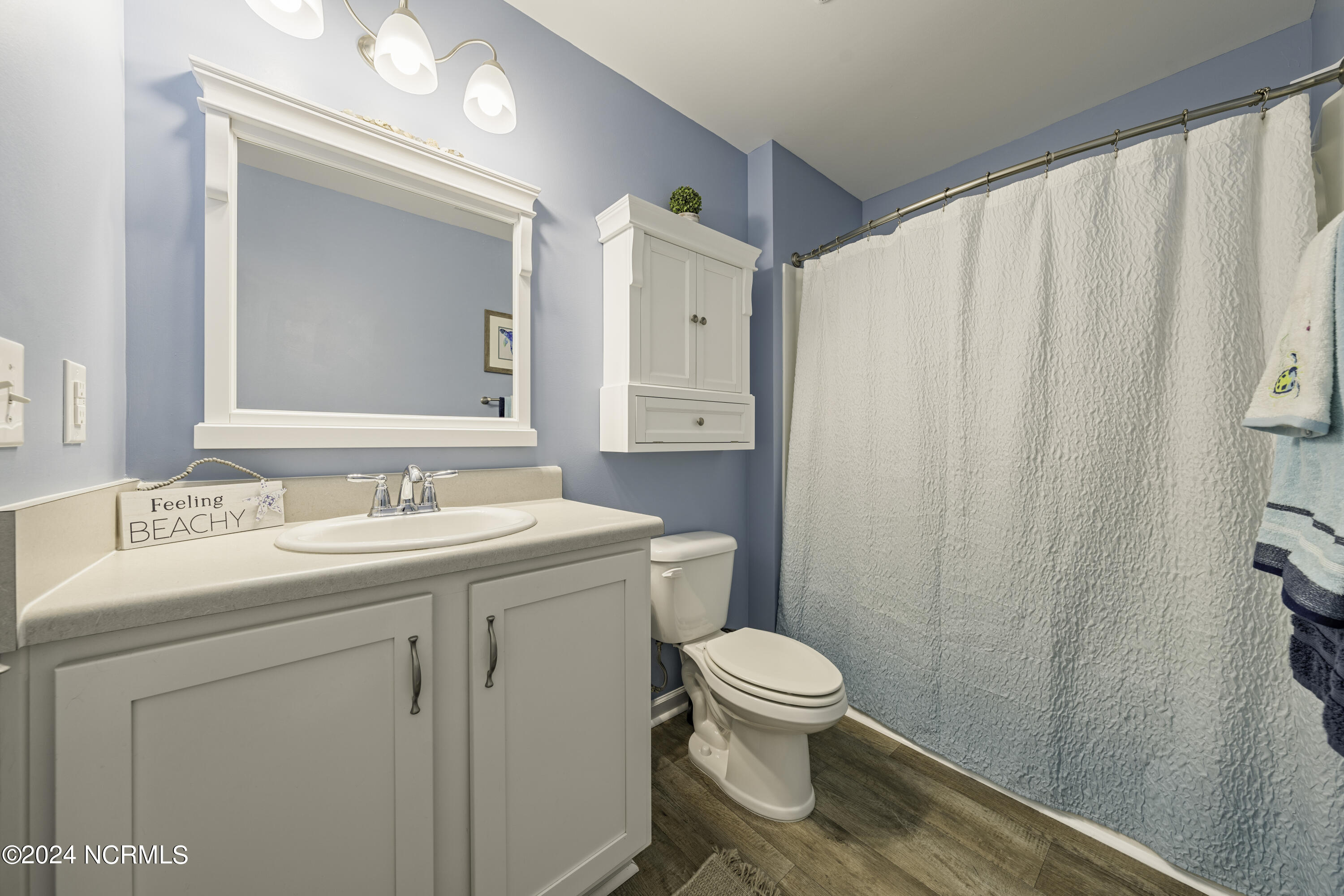 8102 Thatcher Lane NE