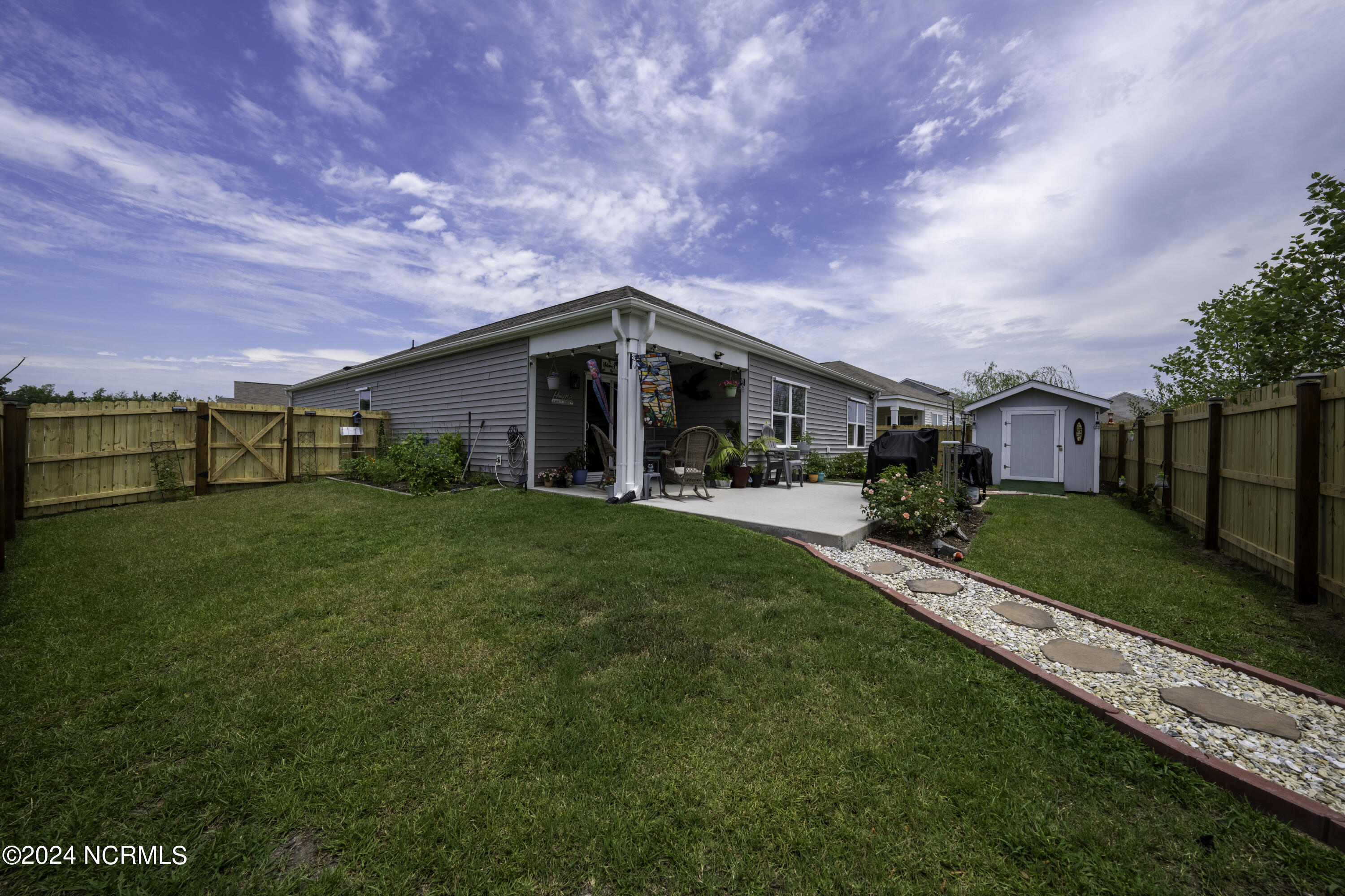 8102 Thatcher Lane NE