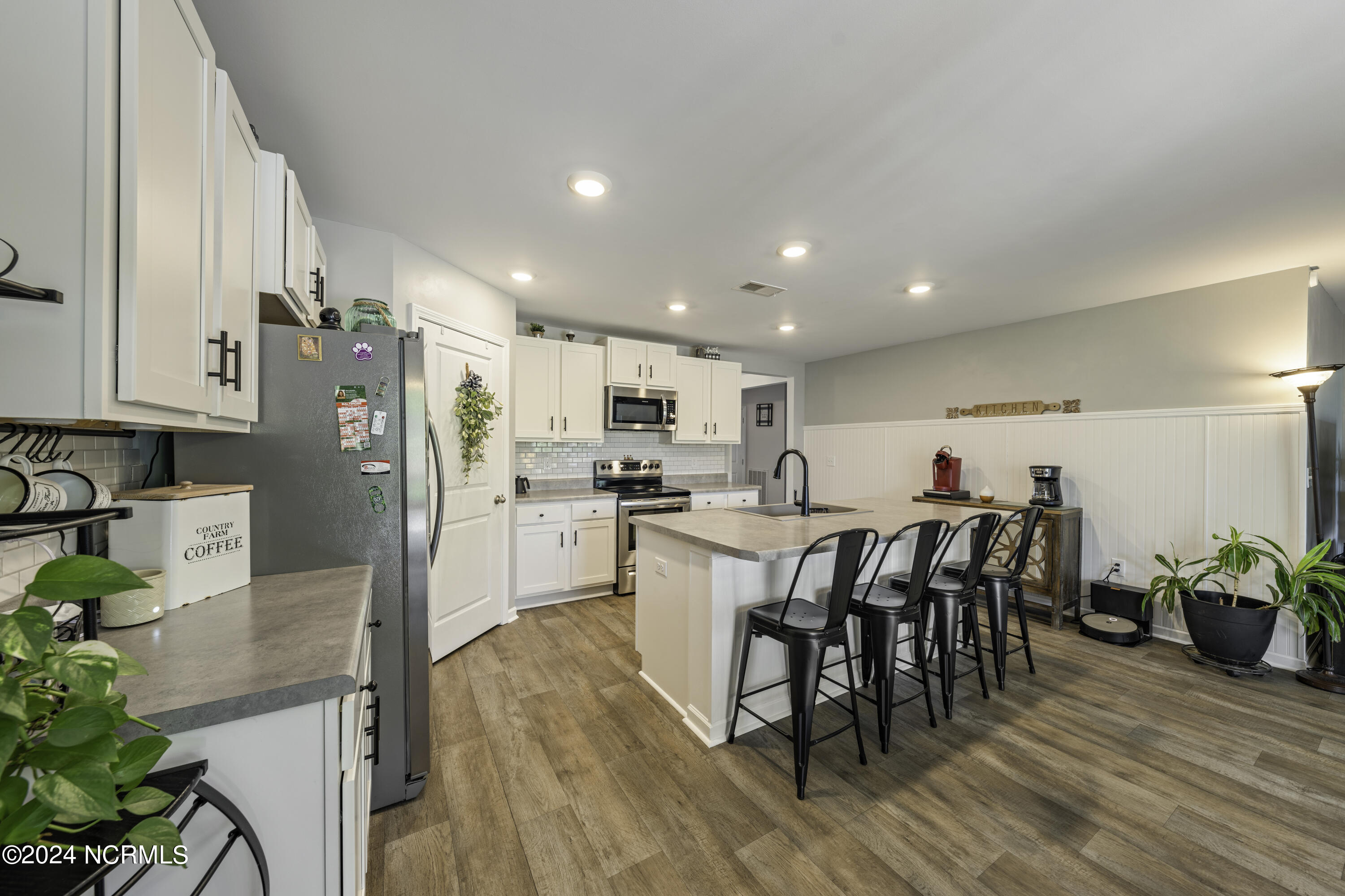 8102 Thatcher Lane NE