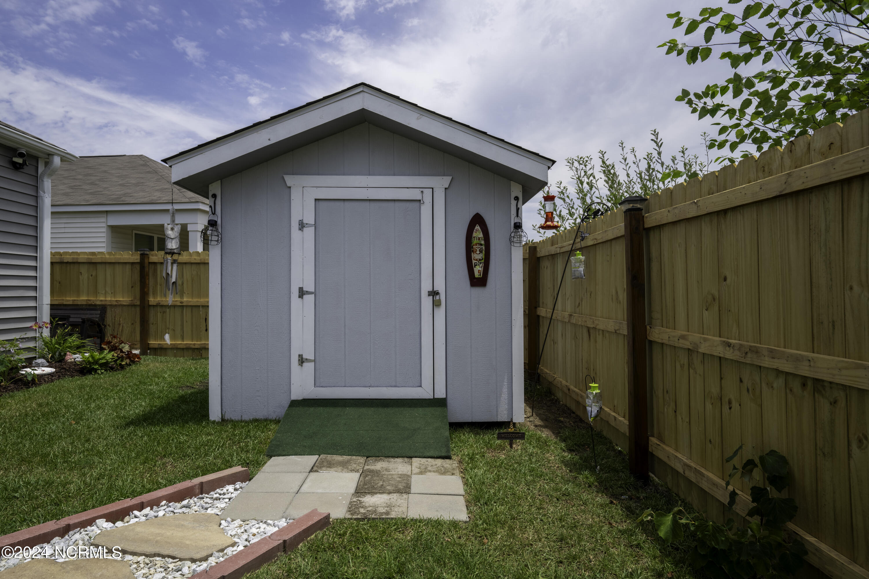 8102 Thatcher Lane NE