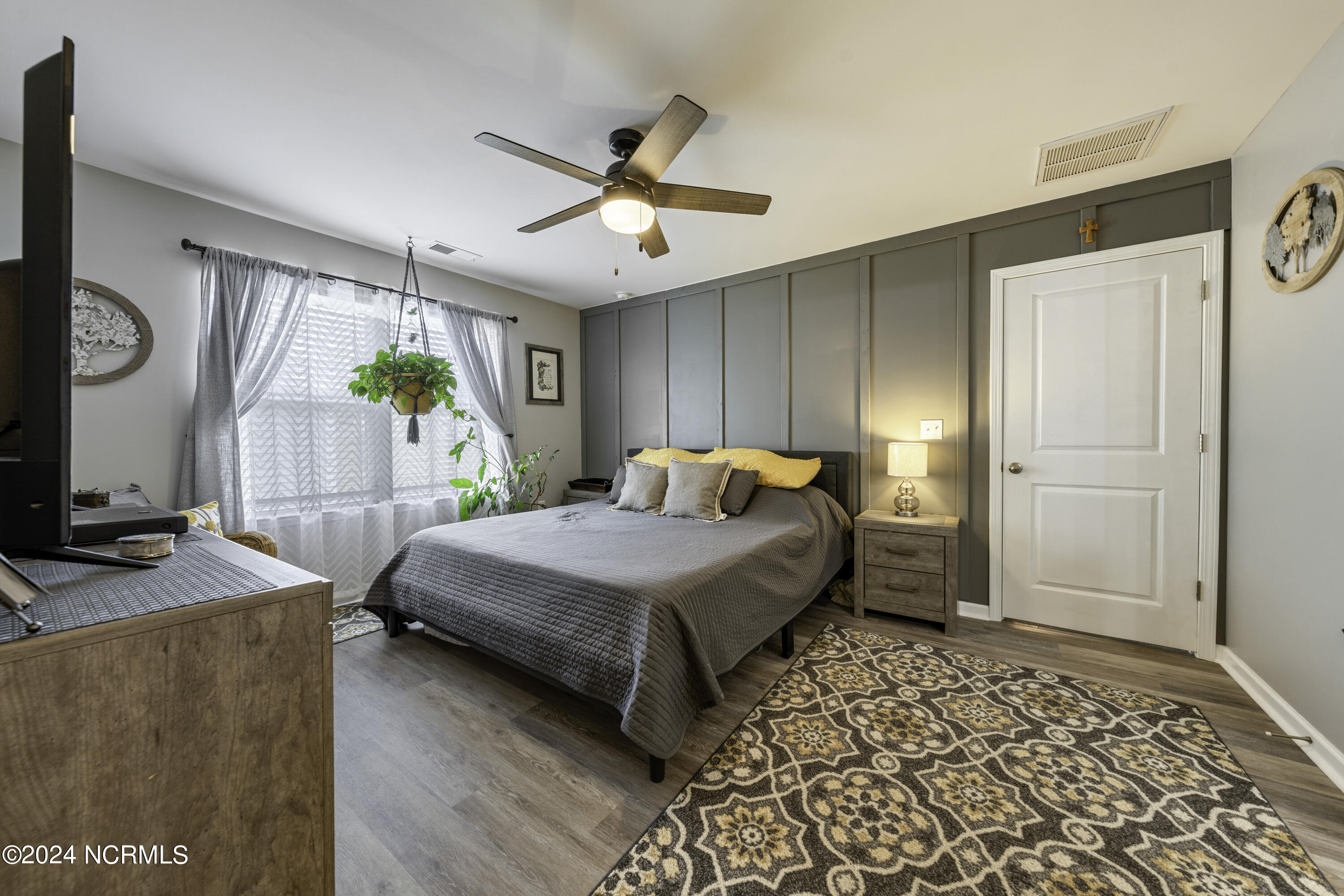 8102 Thatcher Lane NE