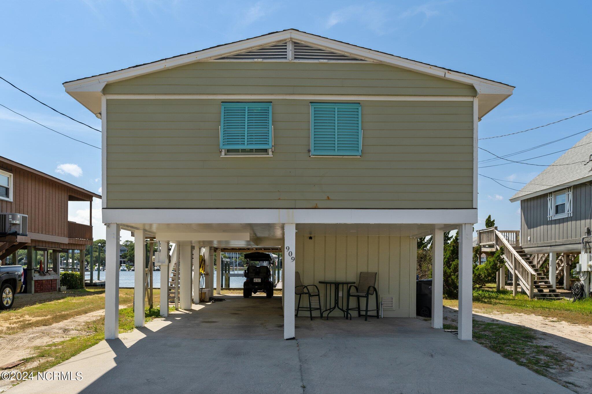 909 Canal Drive