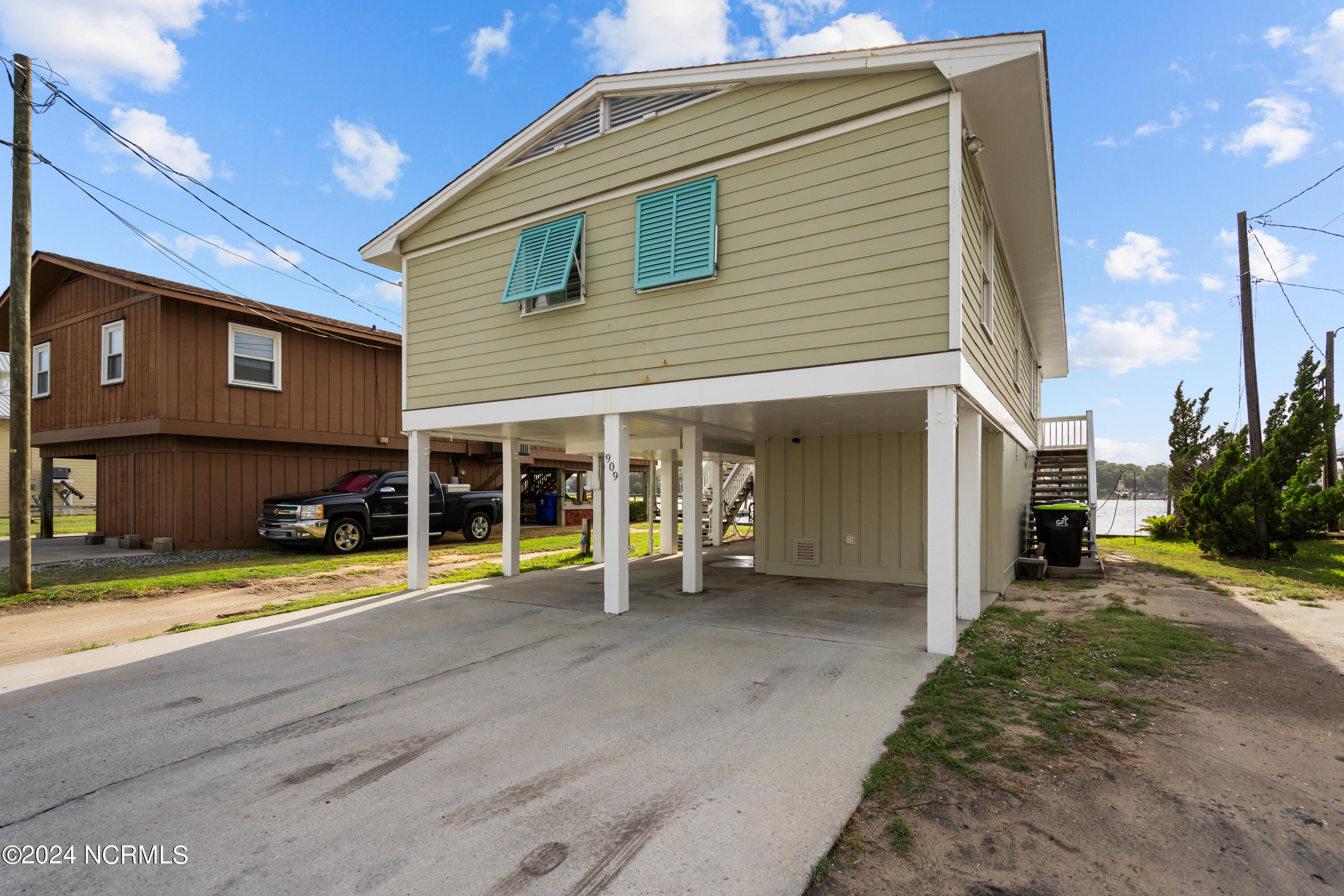 909 Canal Drive