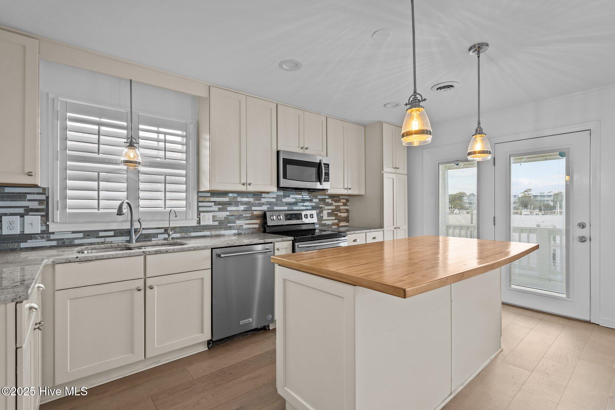 909 Canal Drive