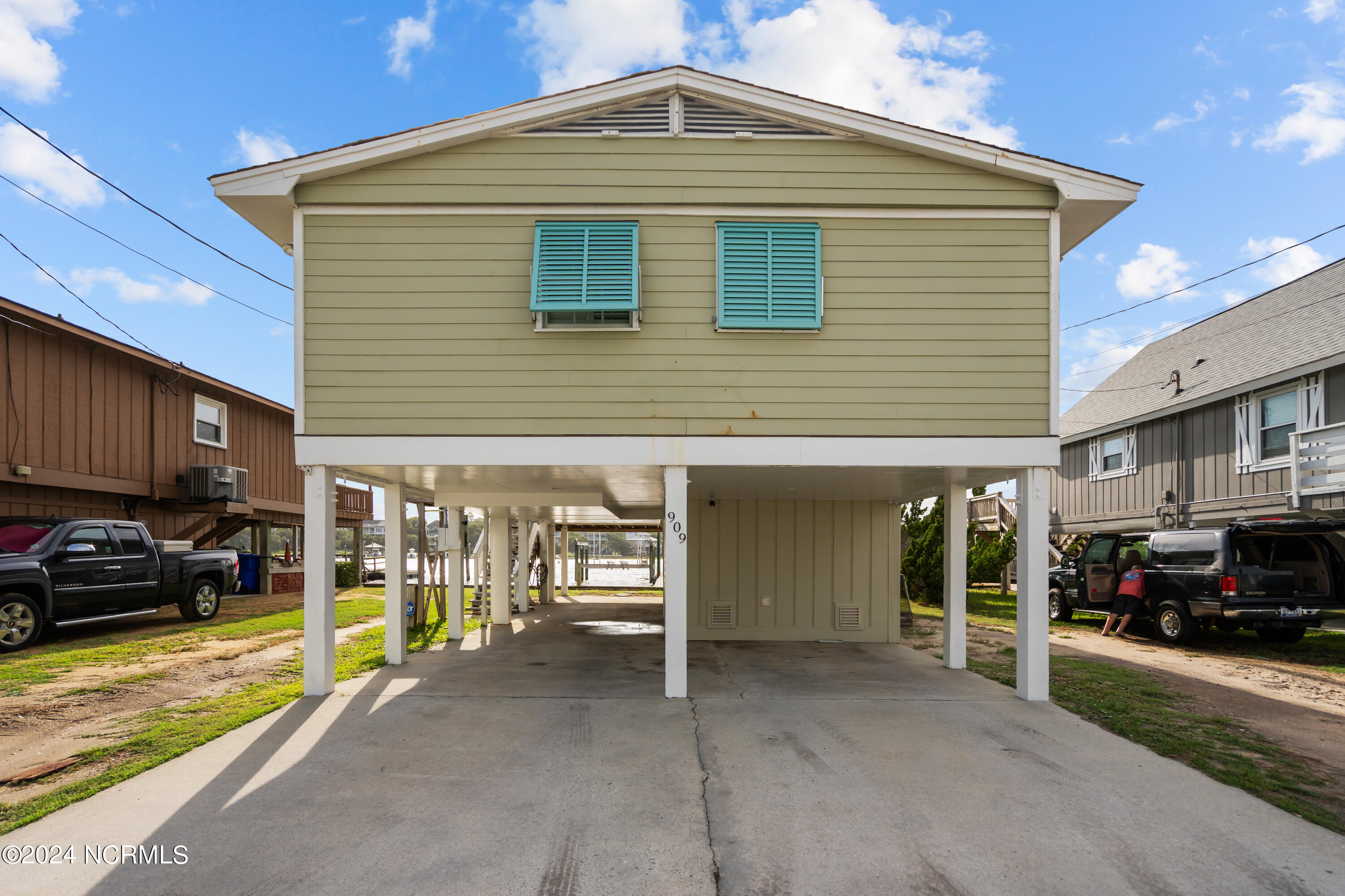 909 Canal Drive