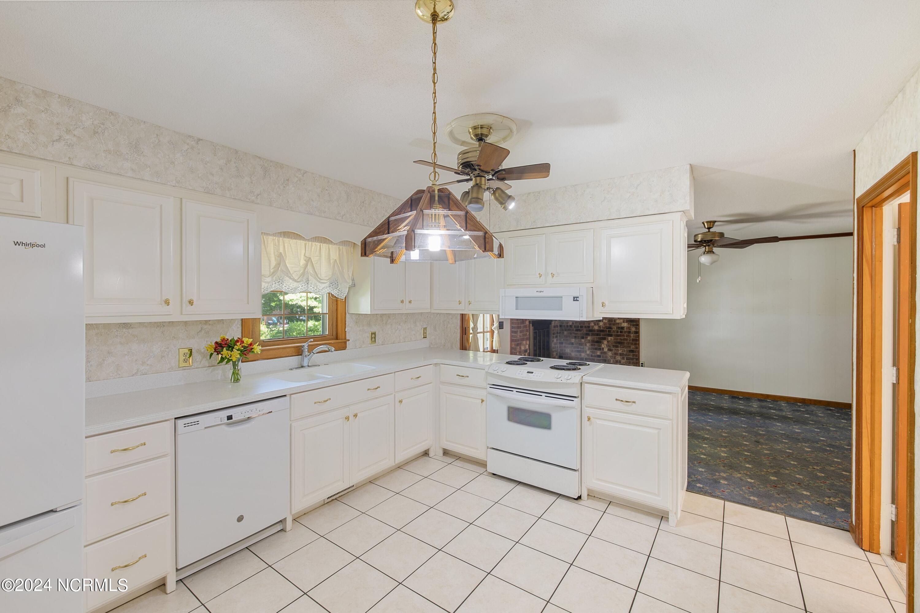 214 W Blackbeard Road