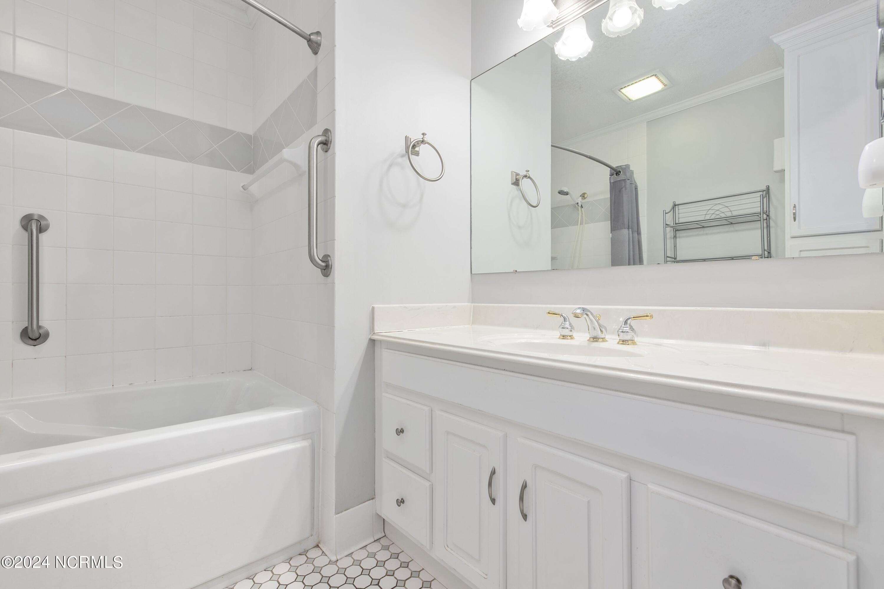 214 W Blackbeard Road