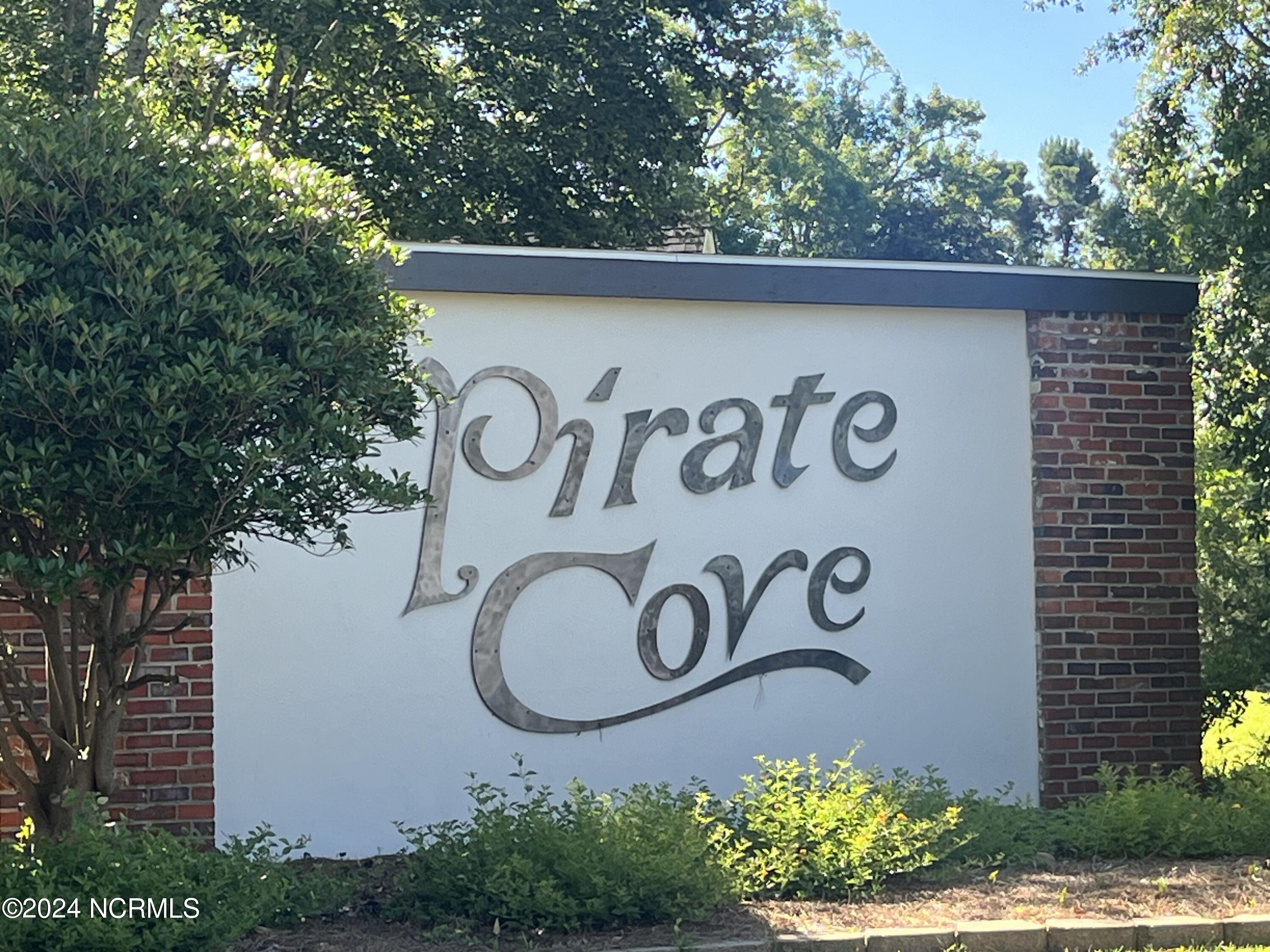 214 W Blackbeard Road