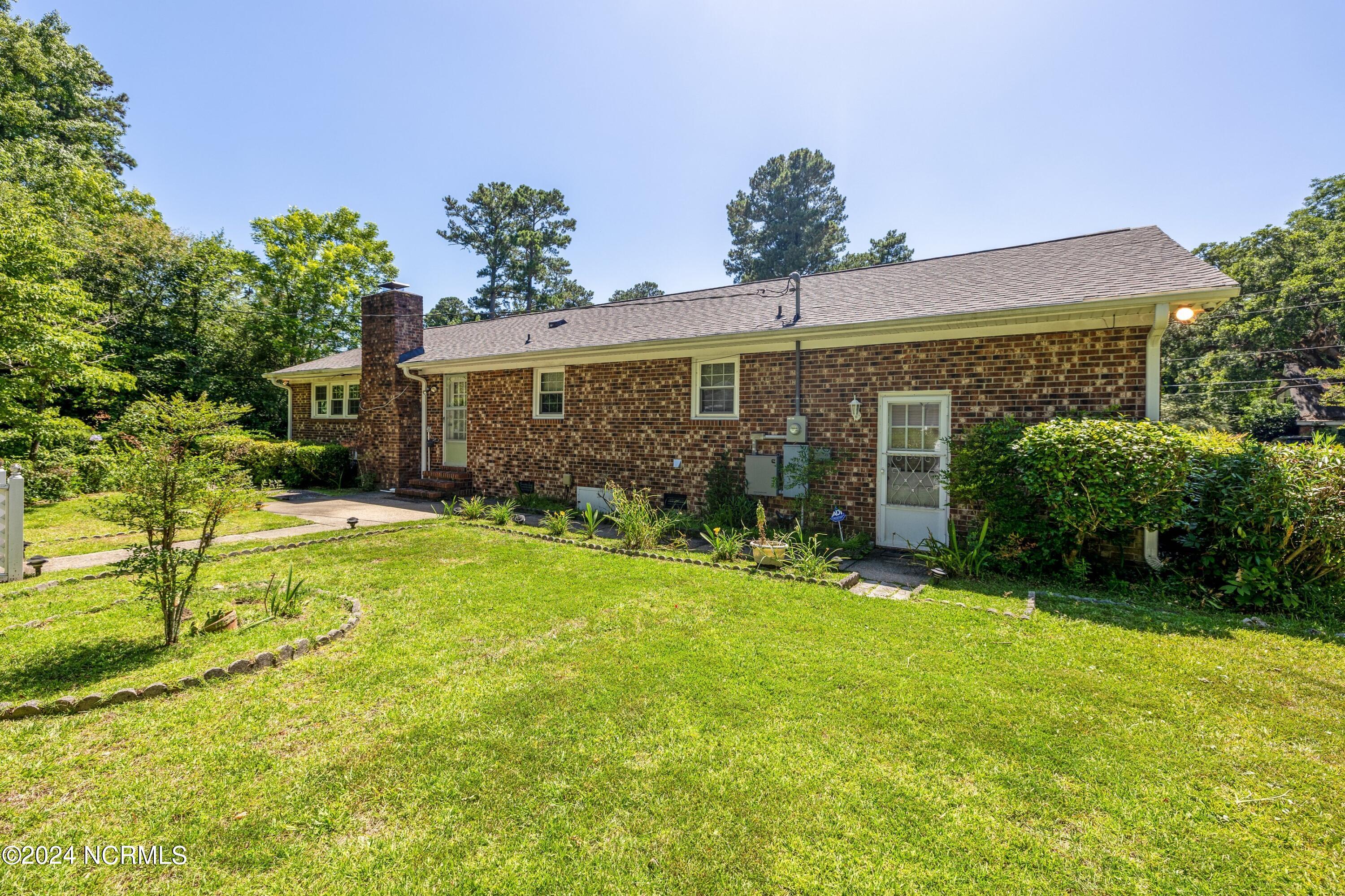 214 W Blackbeard Road