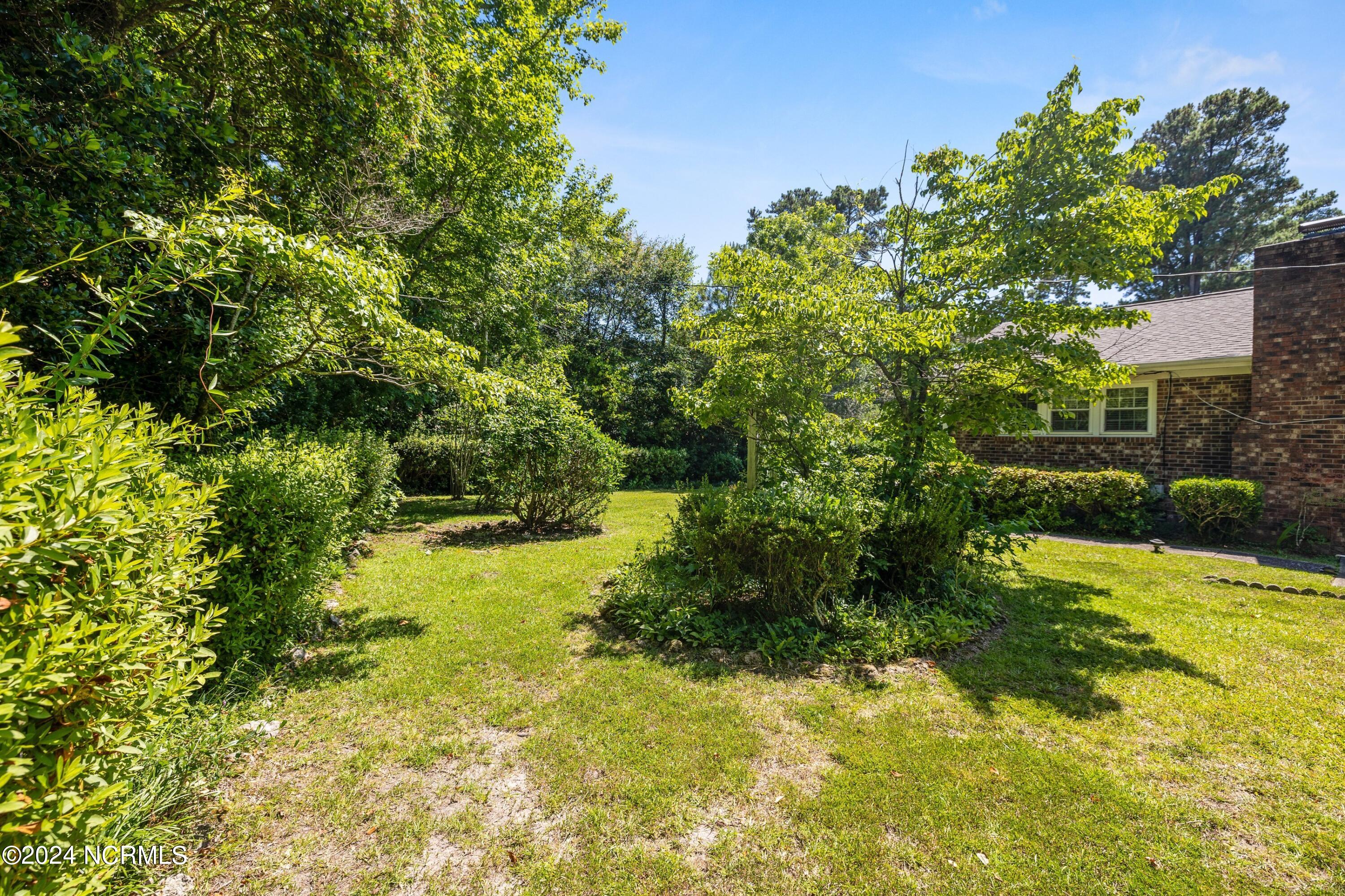 214 W Blackbeard Road