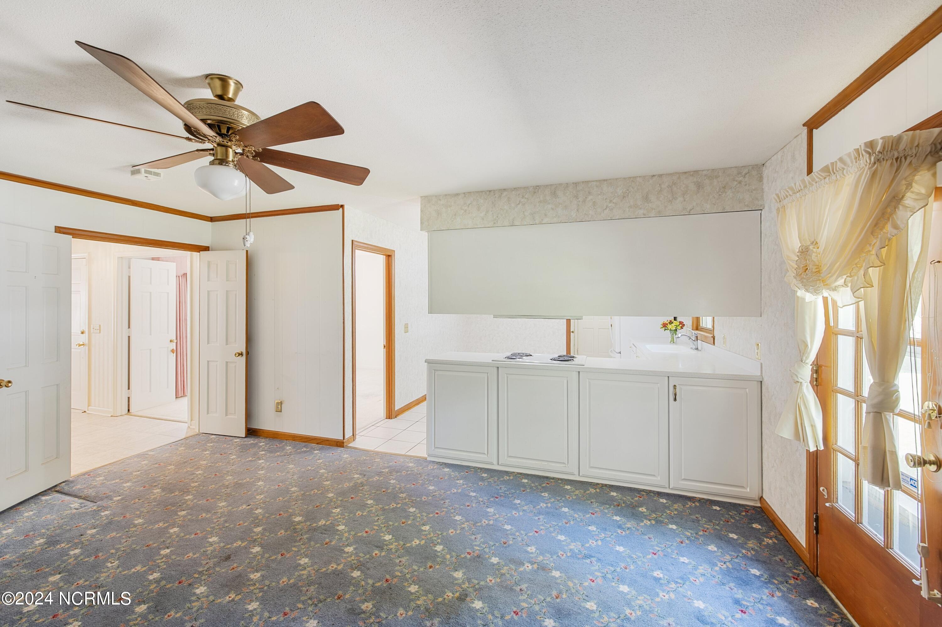 214 W Blackbeard Road