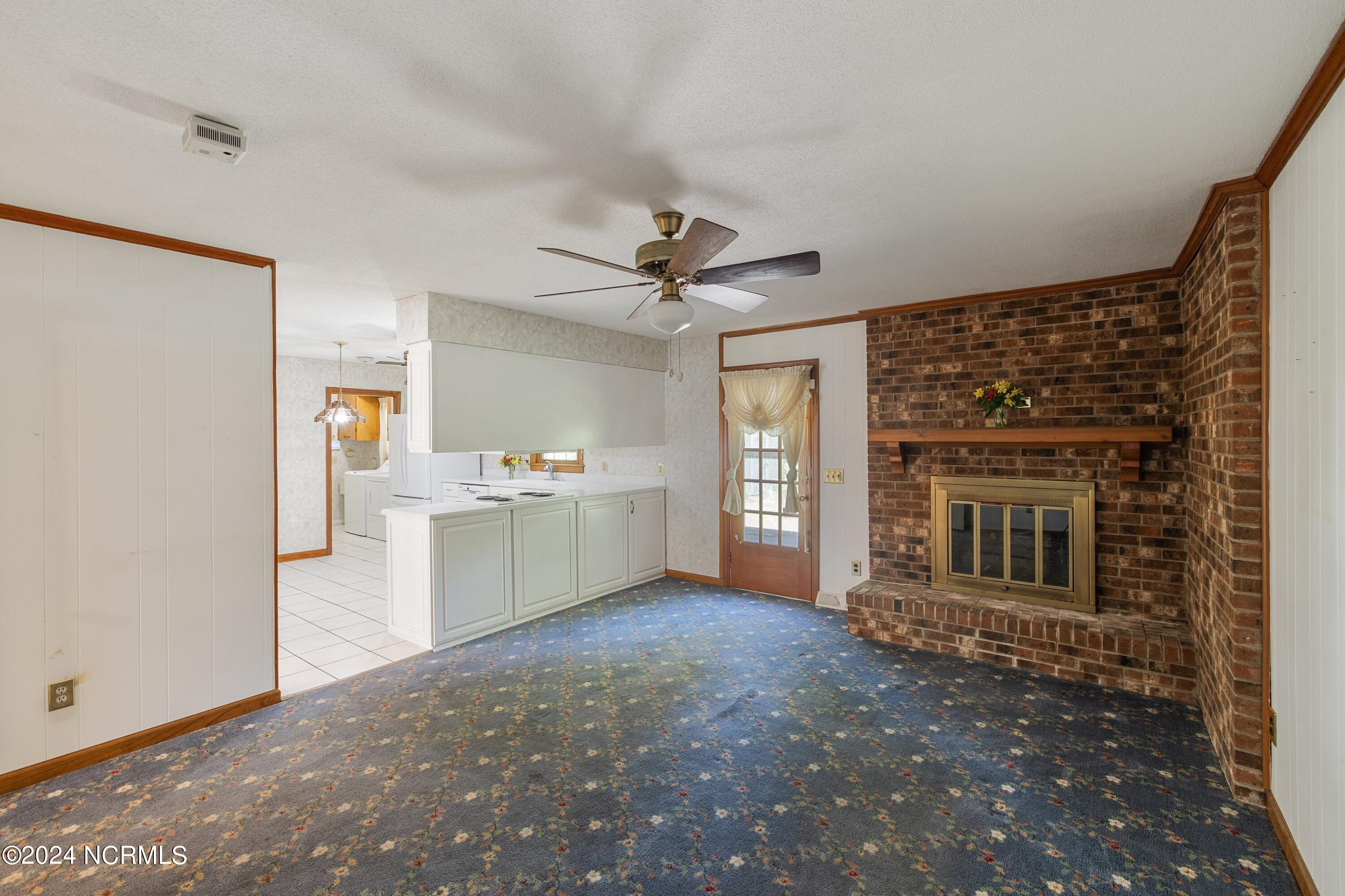 214 W Blackbeard Road