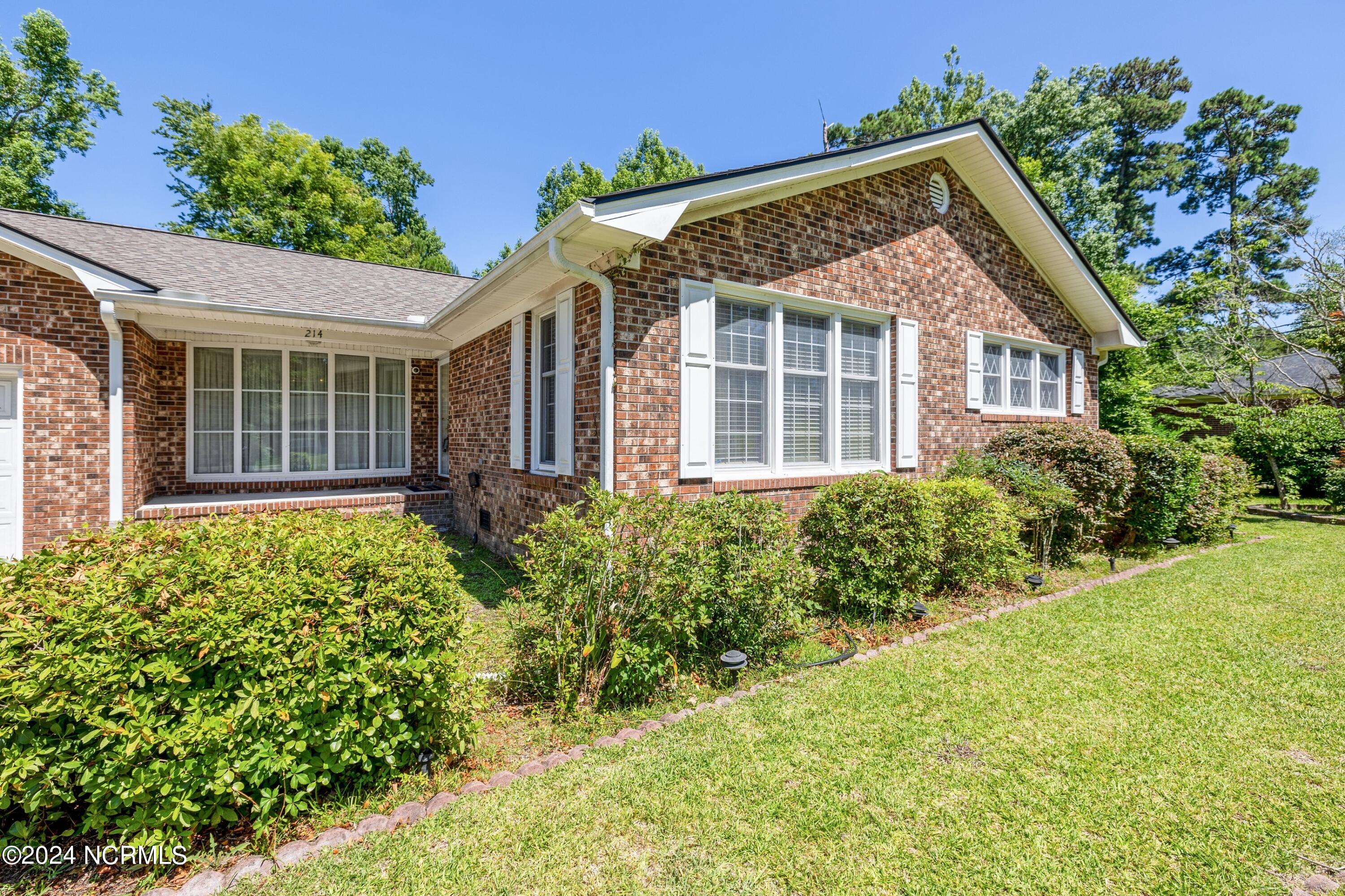 214 W Blackbeard Road