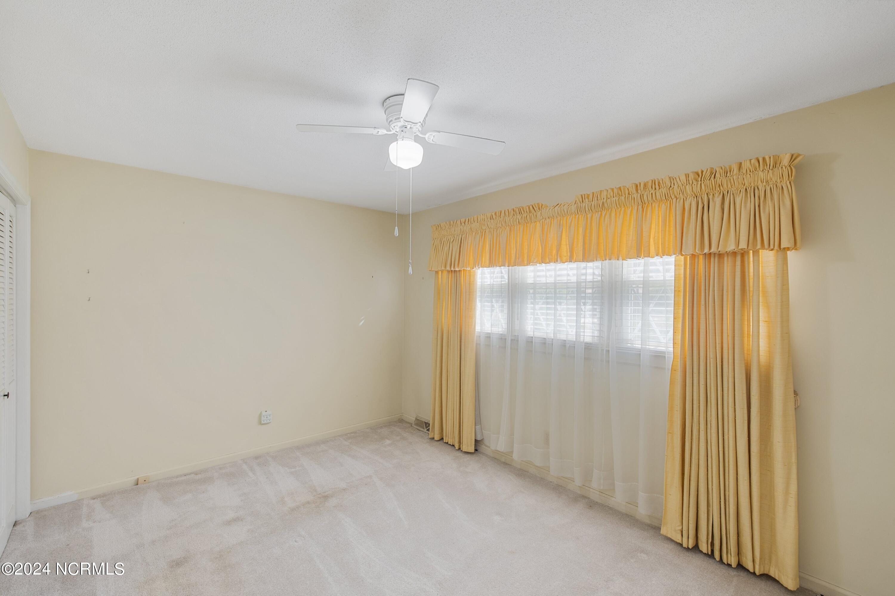 214 W Blackbeard Road