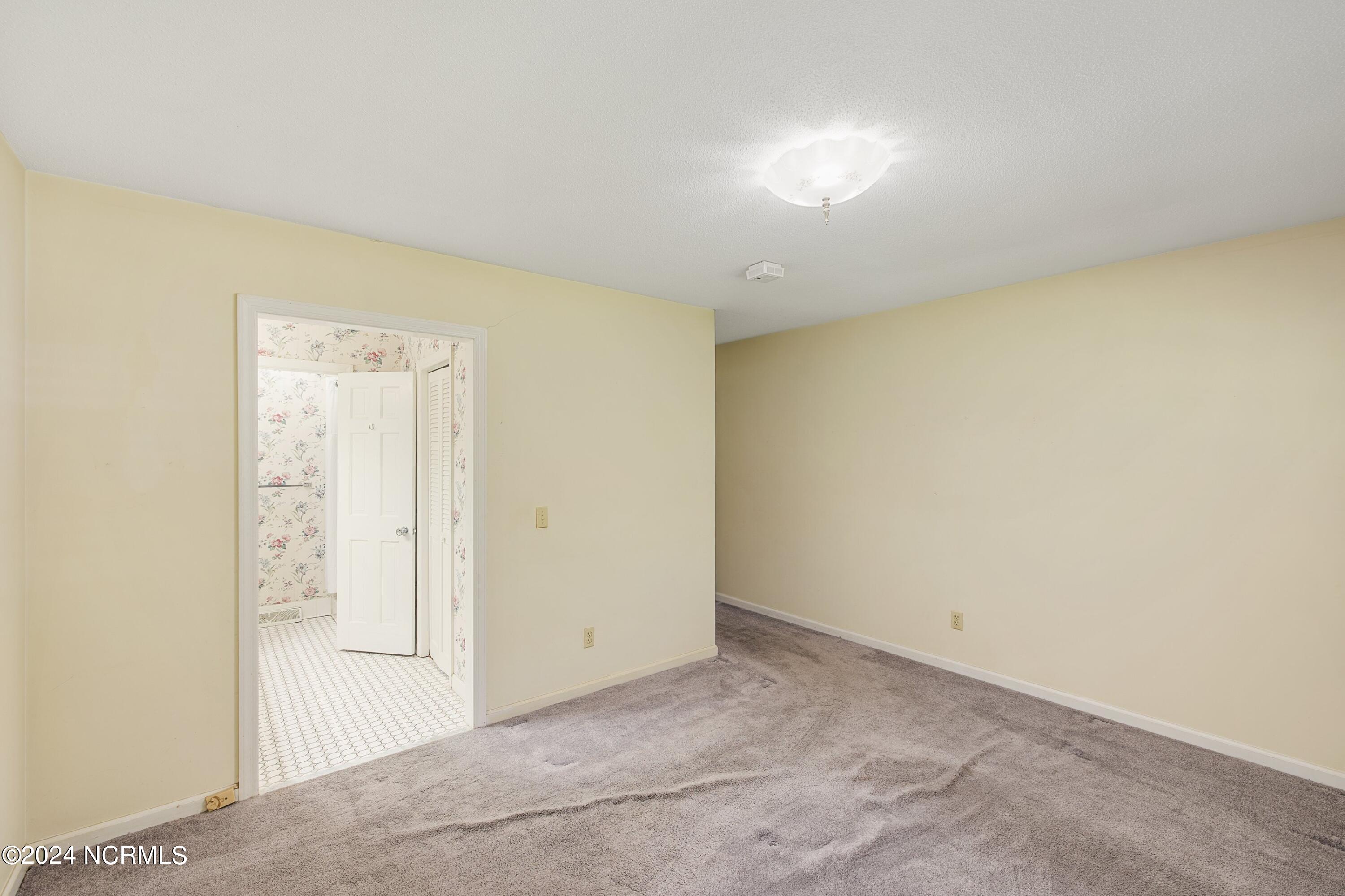 214 W Blackbeard Road