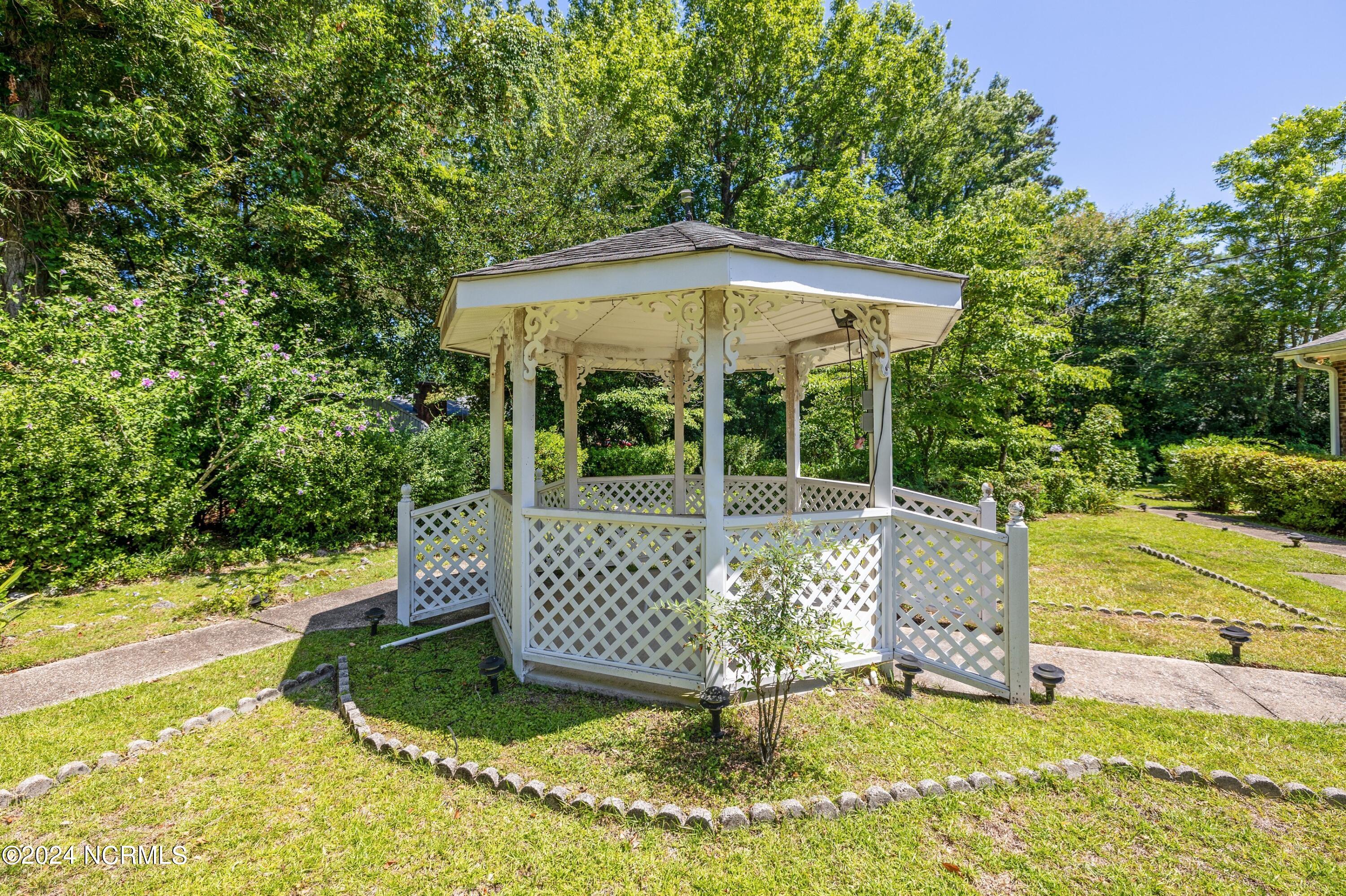 214 W Blackbeard Road