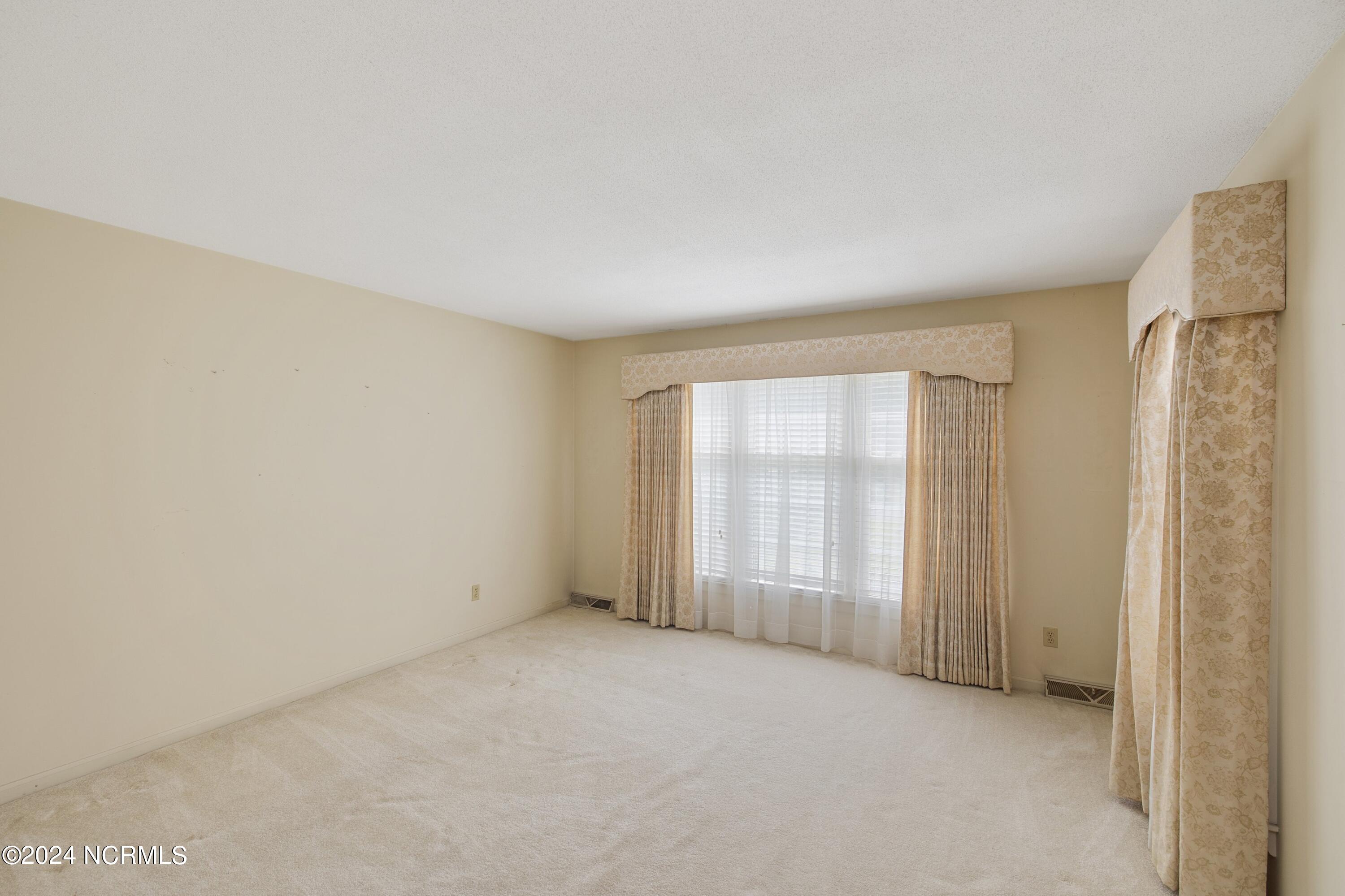 214 W Blackbeard Road