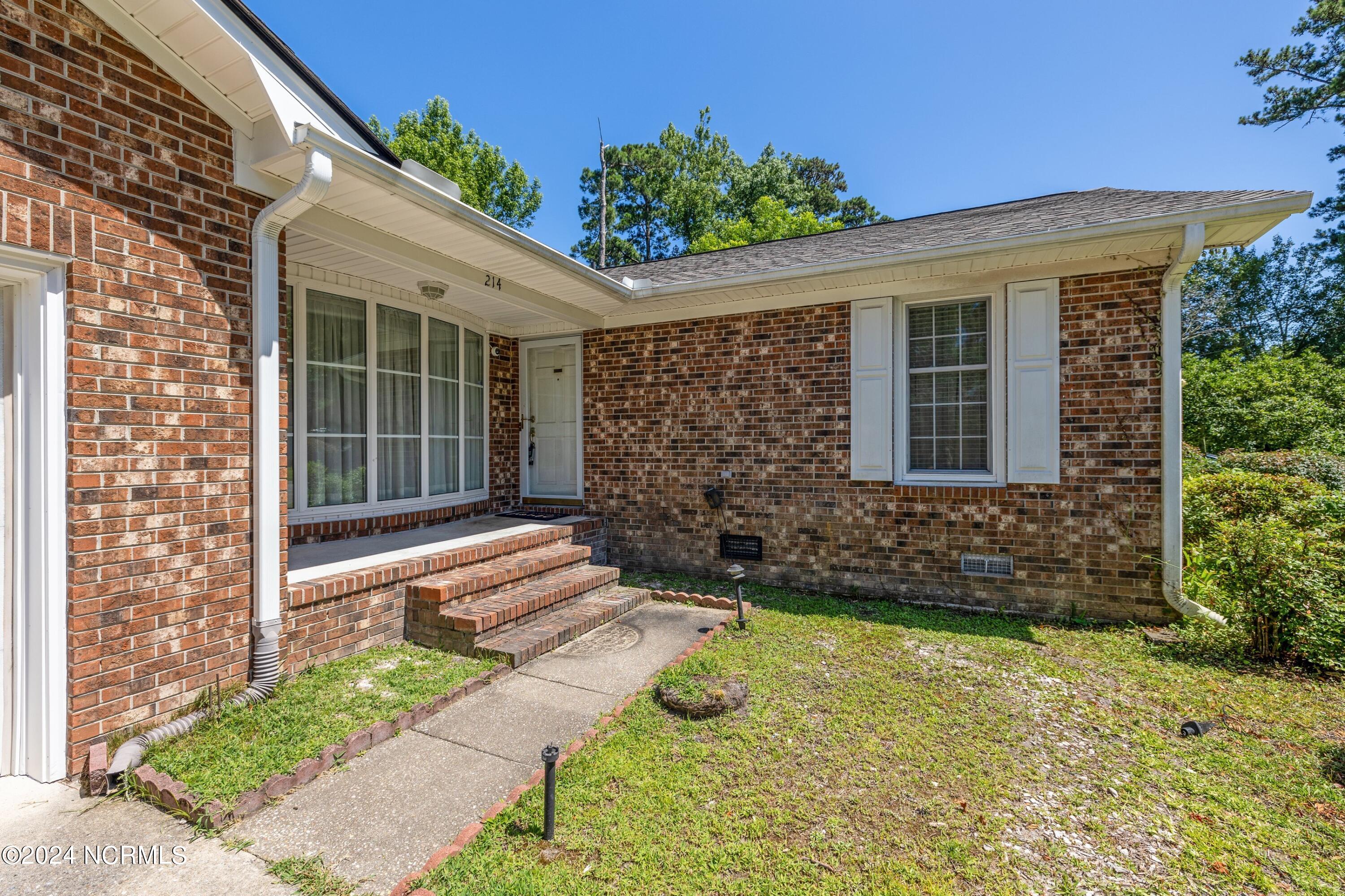 214 W Blackbeard Road