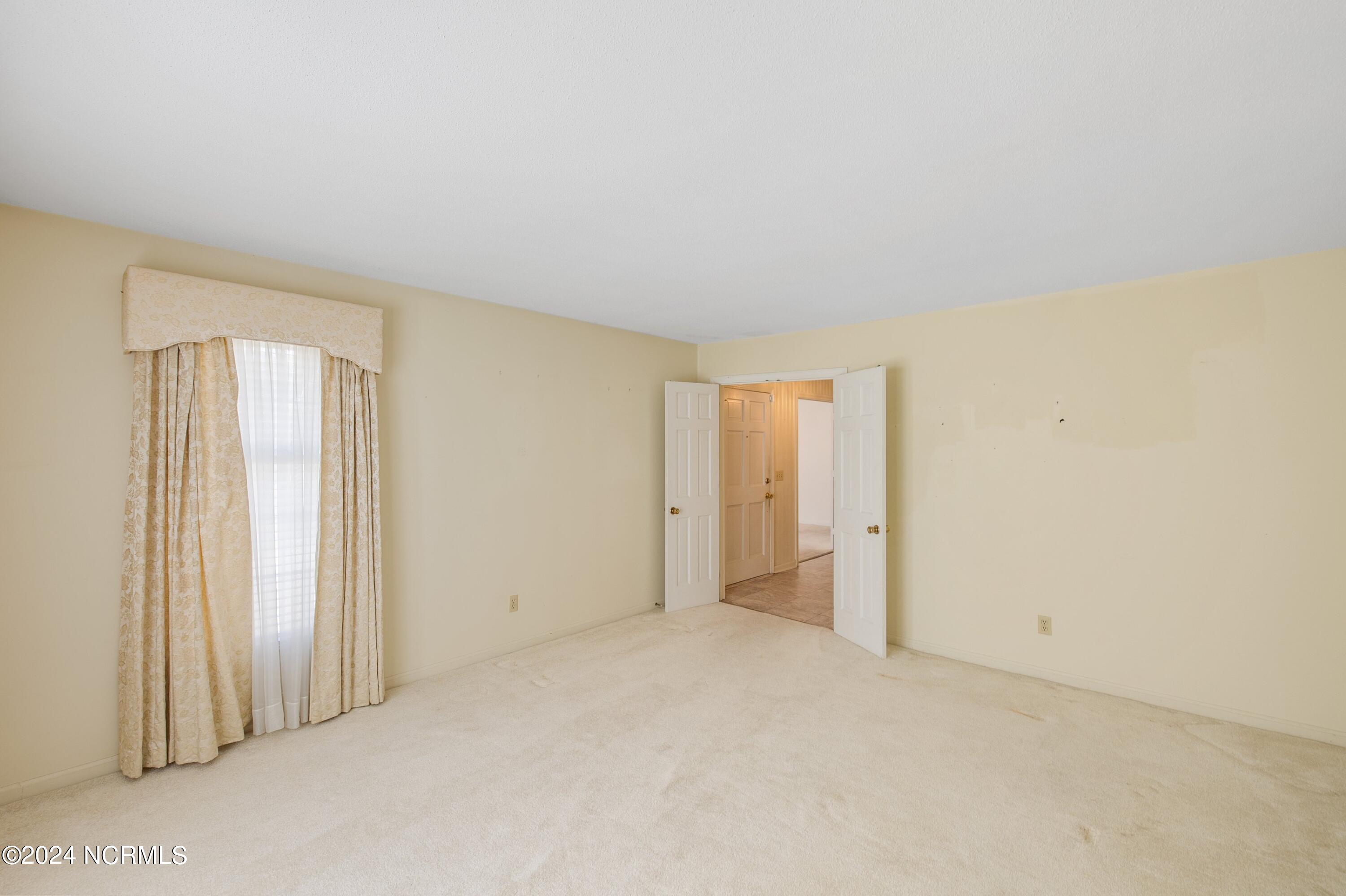 214 W Blackbeard Road