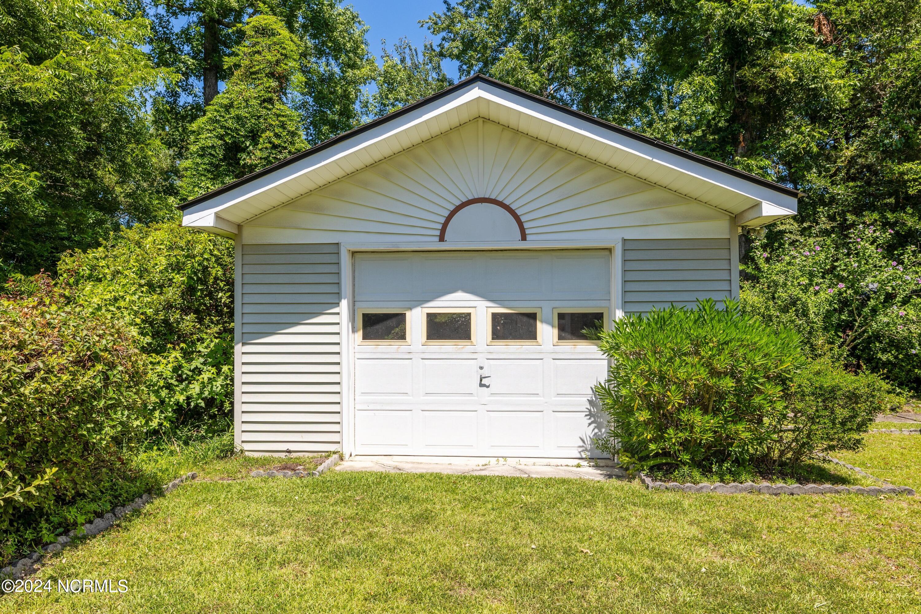 214 W Blackbeard Road