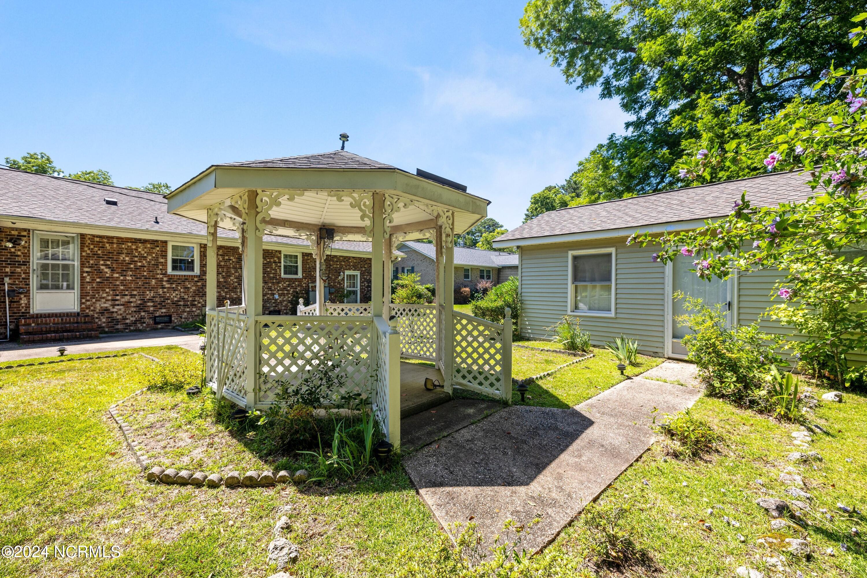 214 W Blackbeard Road