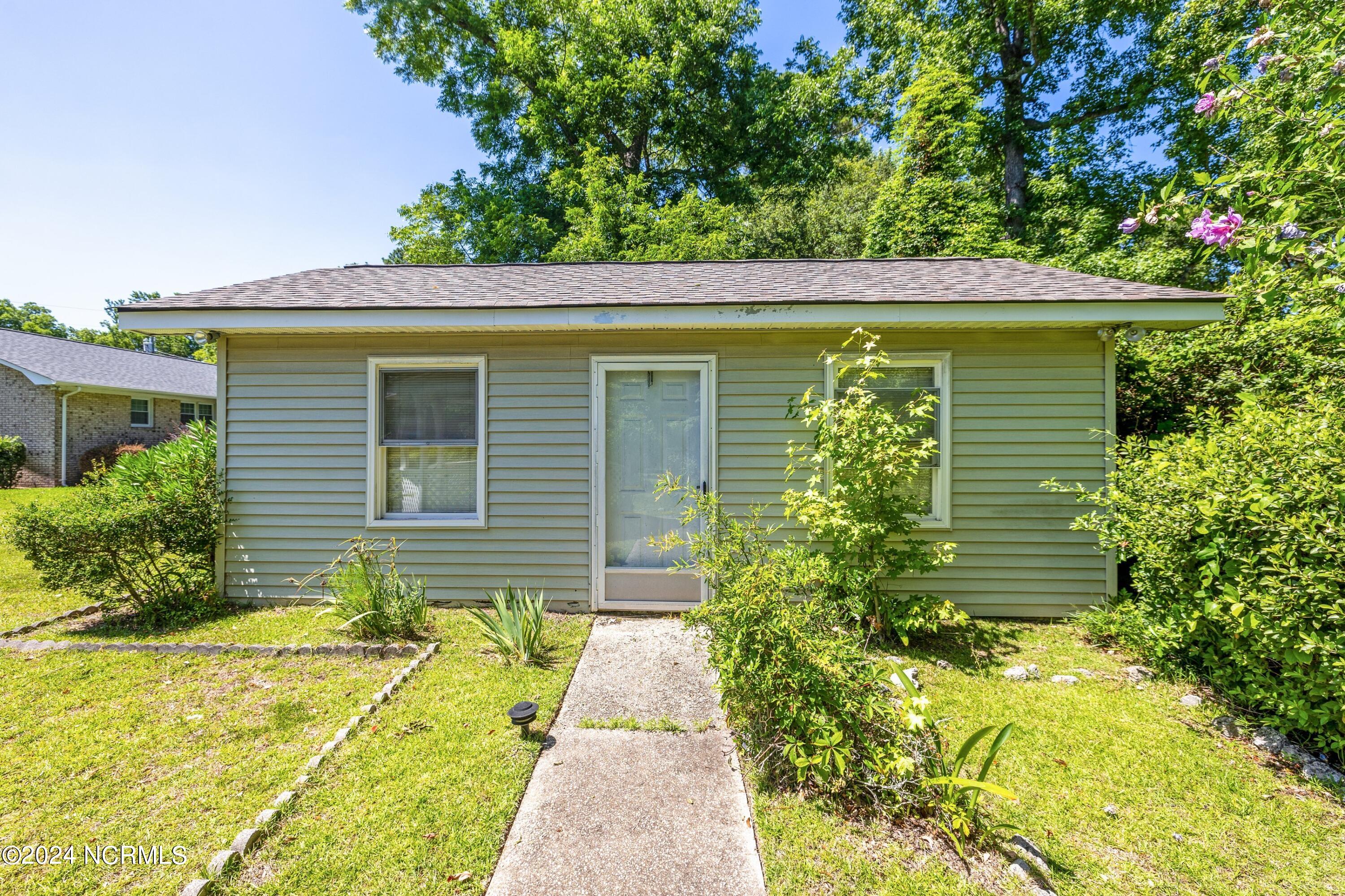 214 W Blackbeard Road