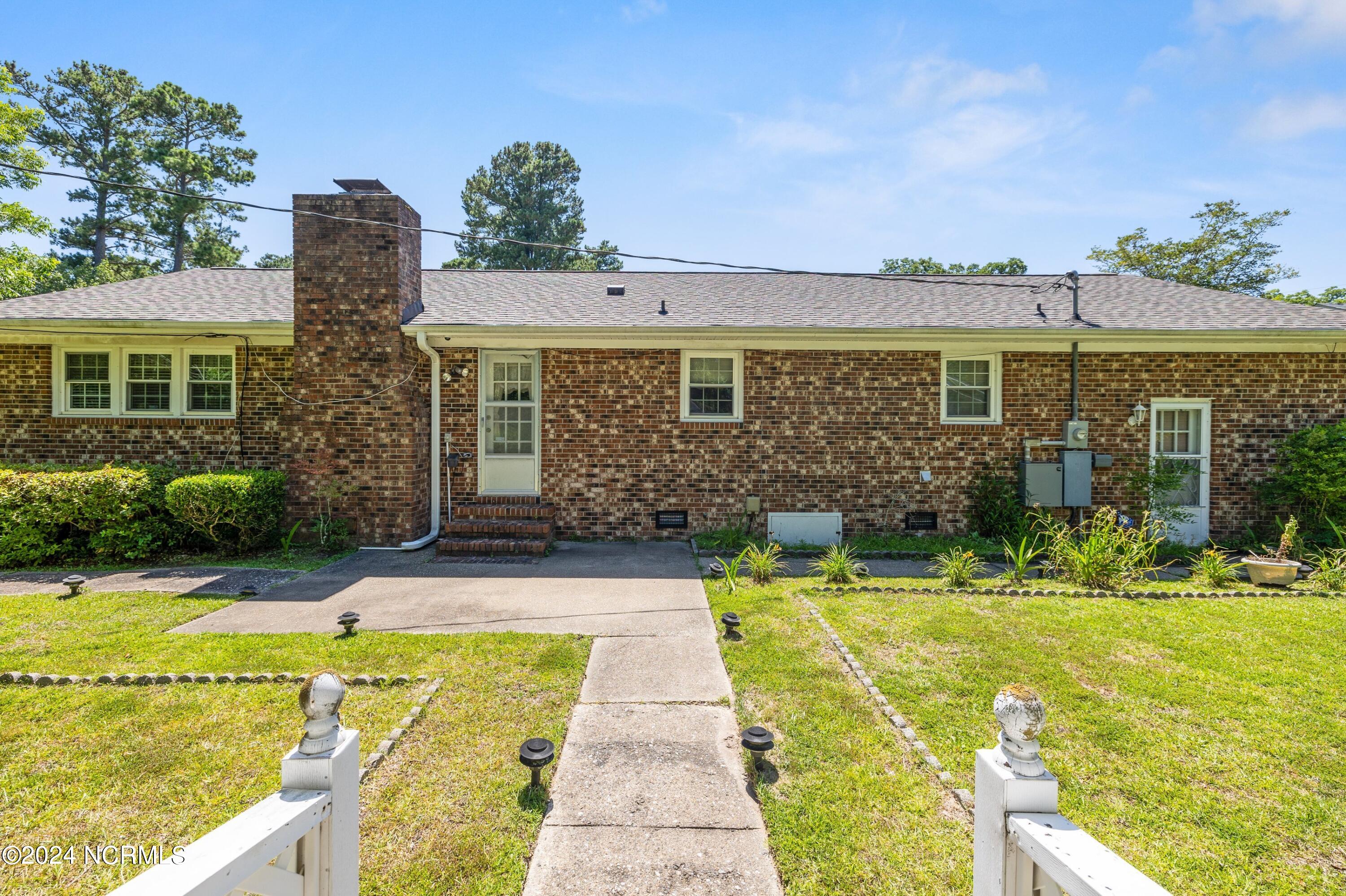 214 W Blackbeard Road