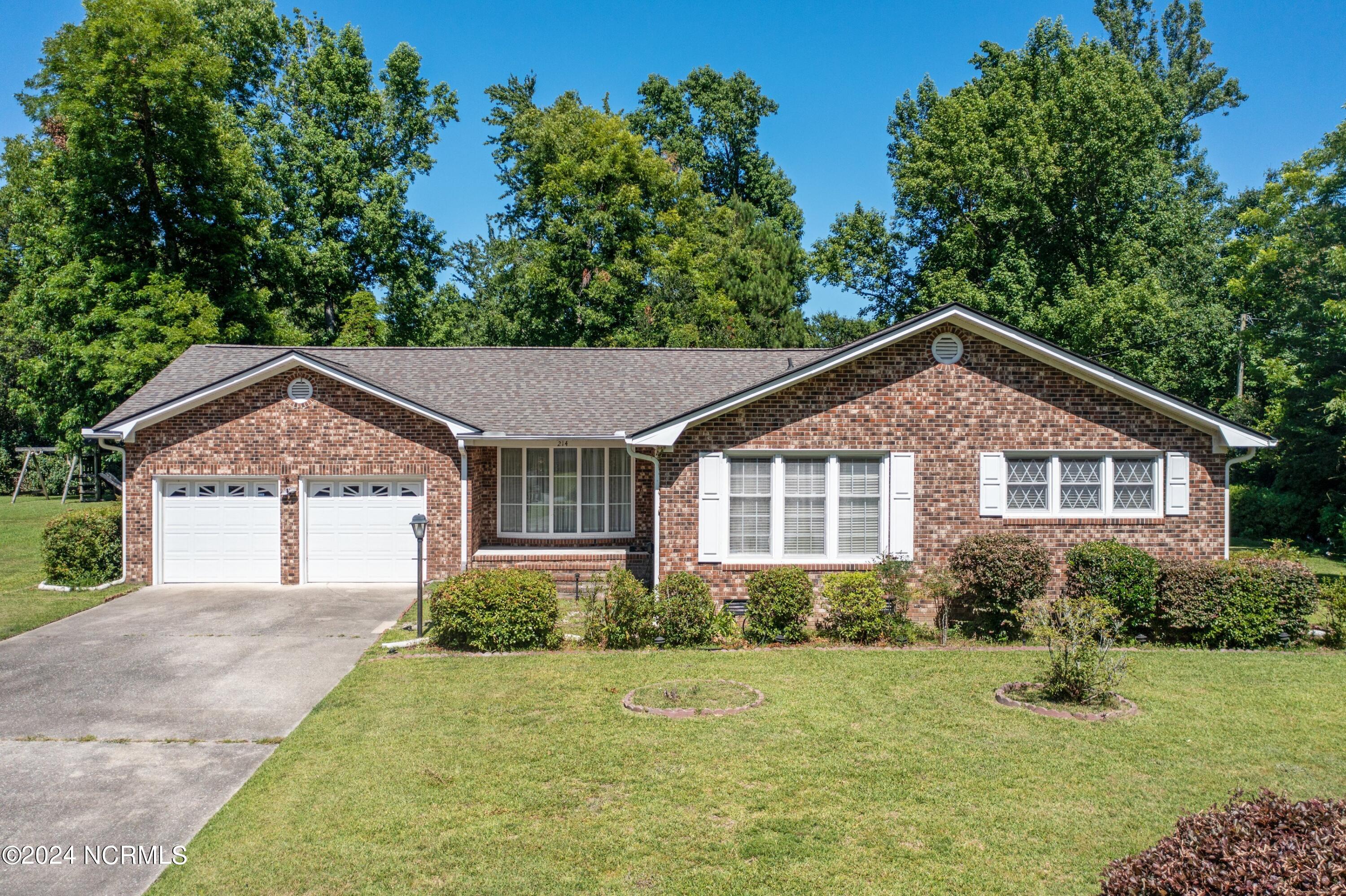 214 W Blackbeard Road