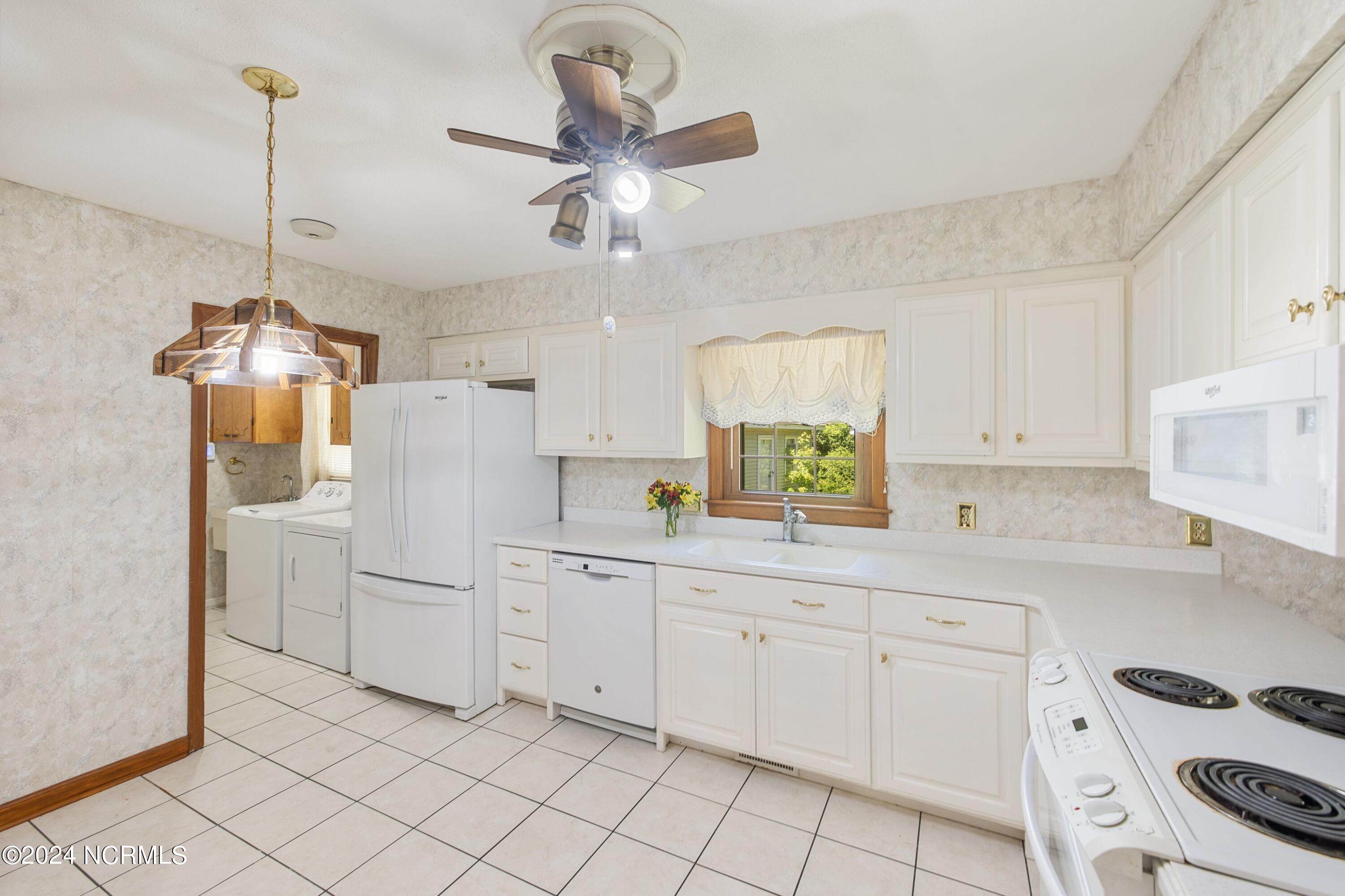 214 W Blackbeard Road