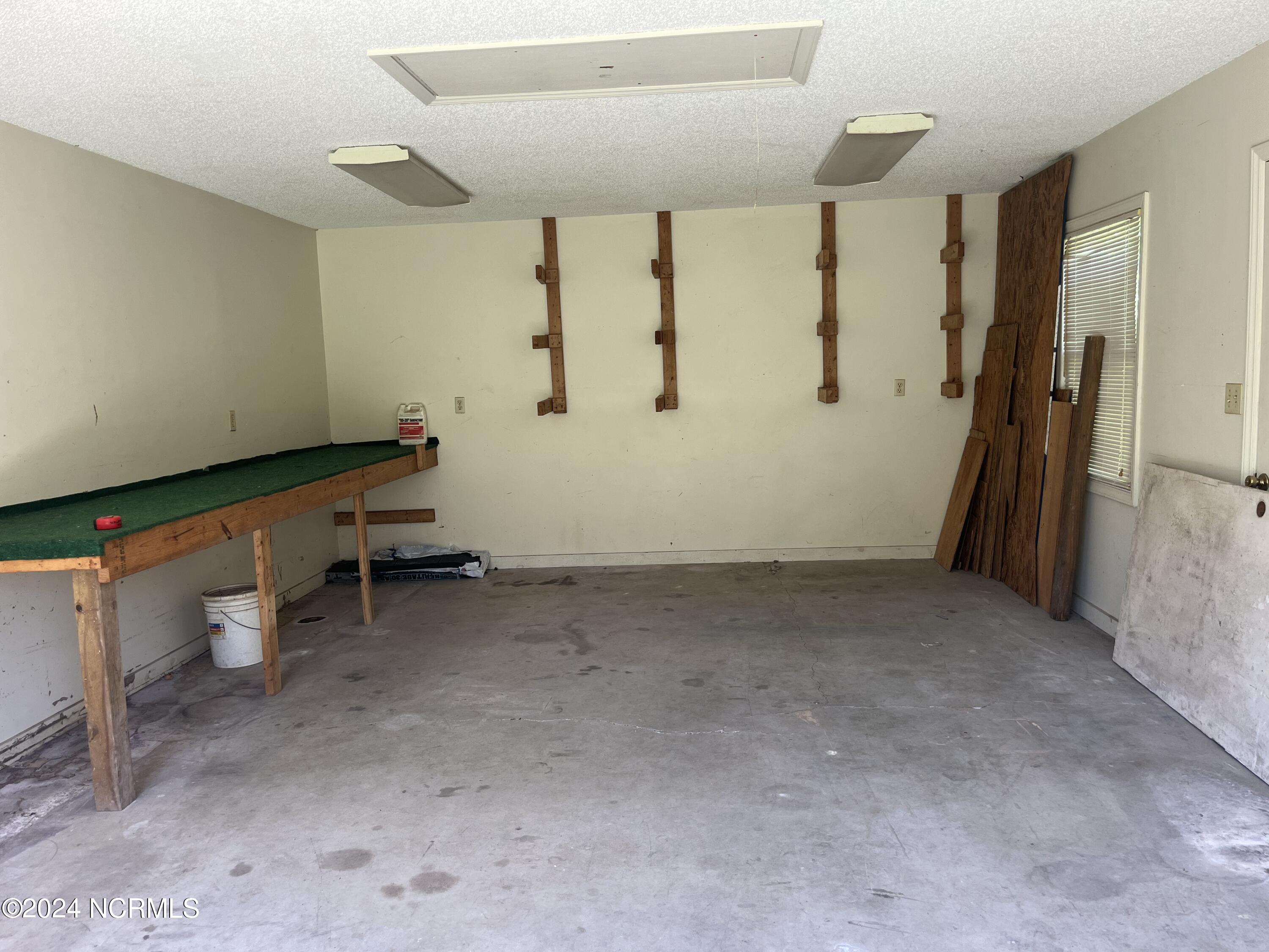 214 W Blackbeard Road