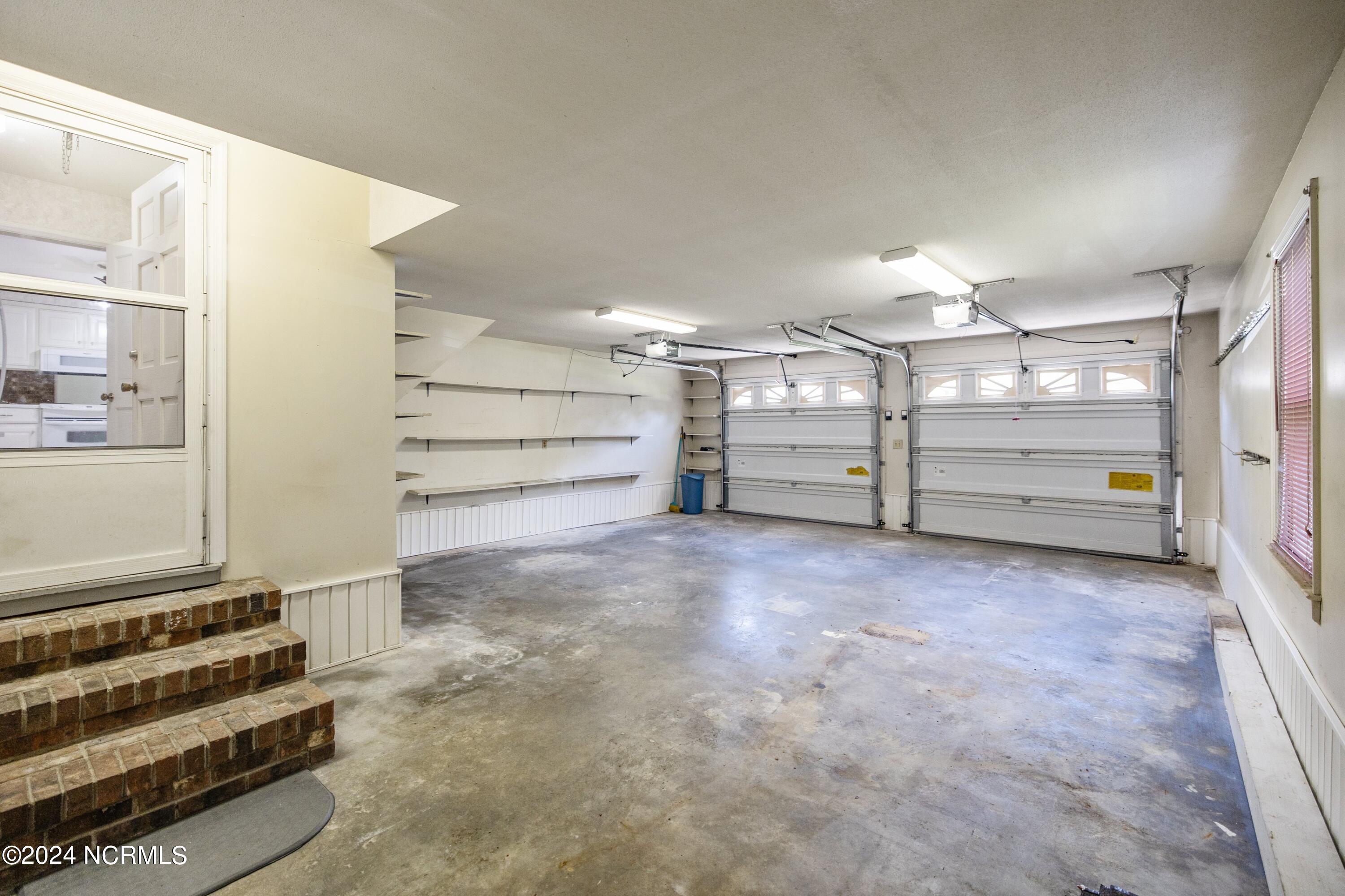 214 W Blackbeard Road