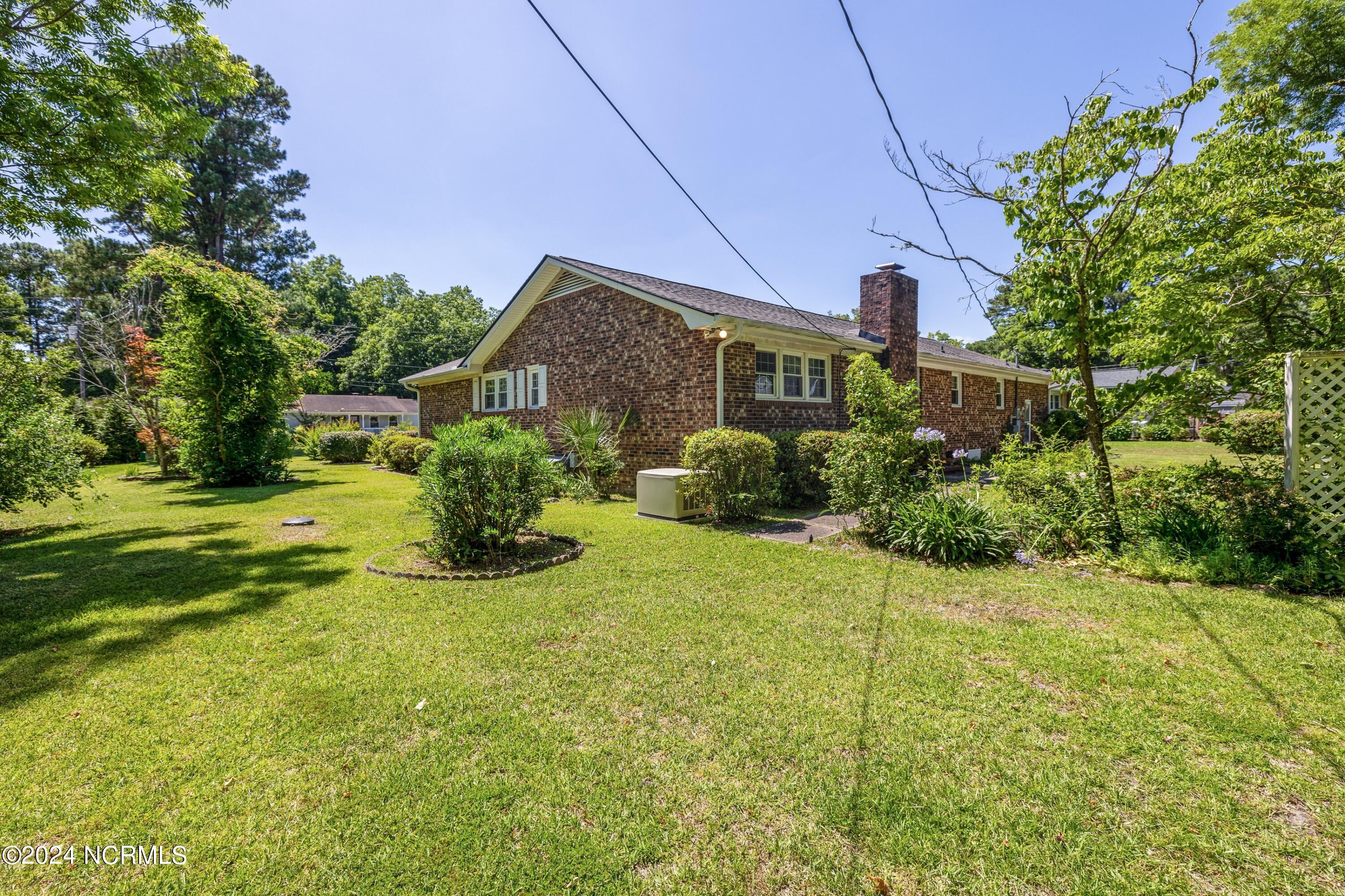 214 W Blackbeard Road