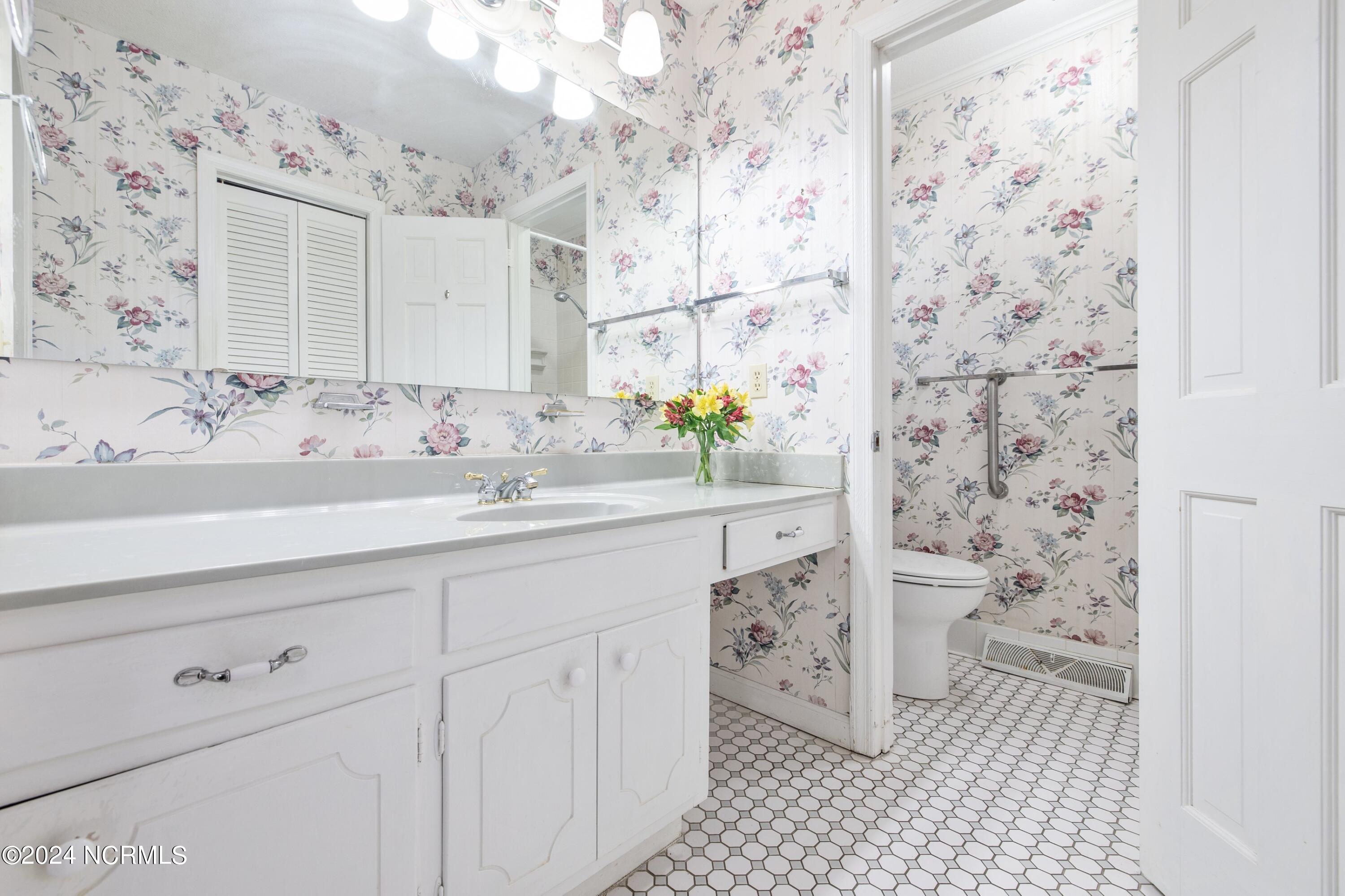 214 W Blackbeard Road