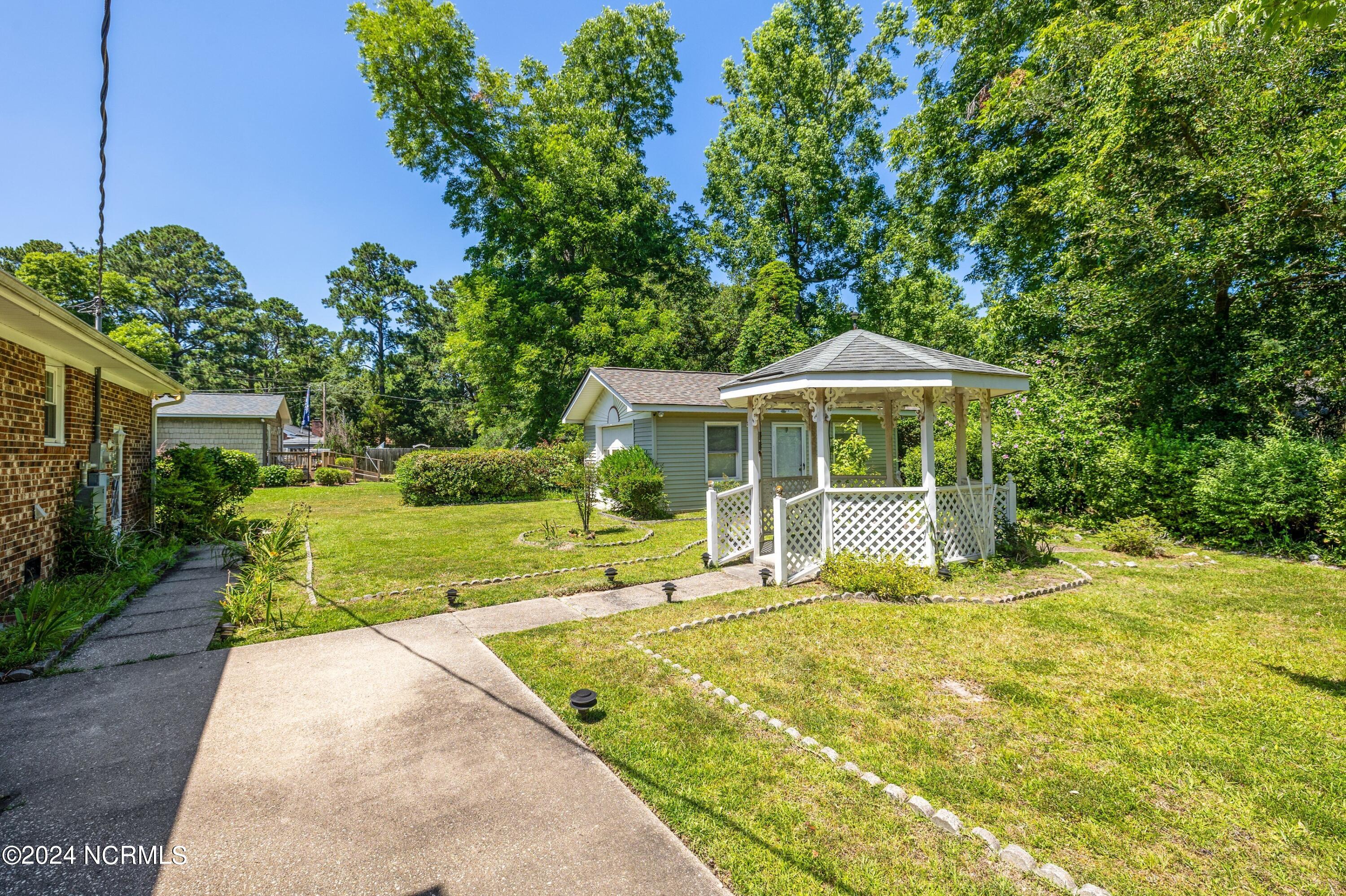 214 W Blackbeard Road