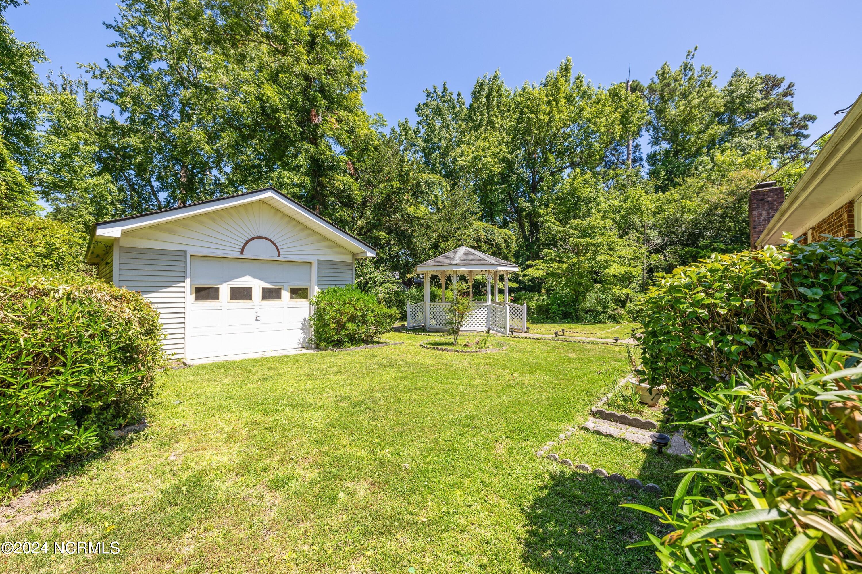 214 W Blackbeard Road