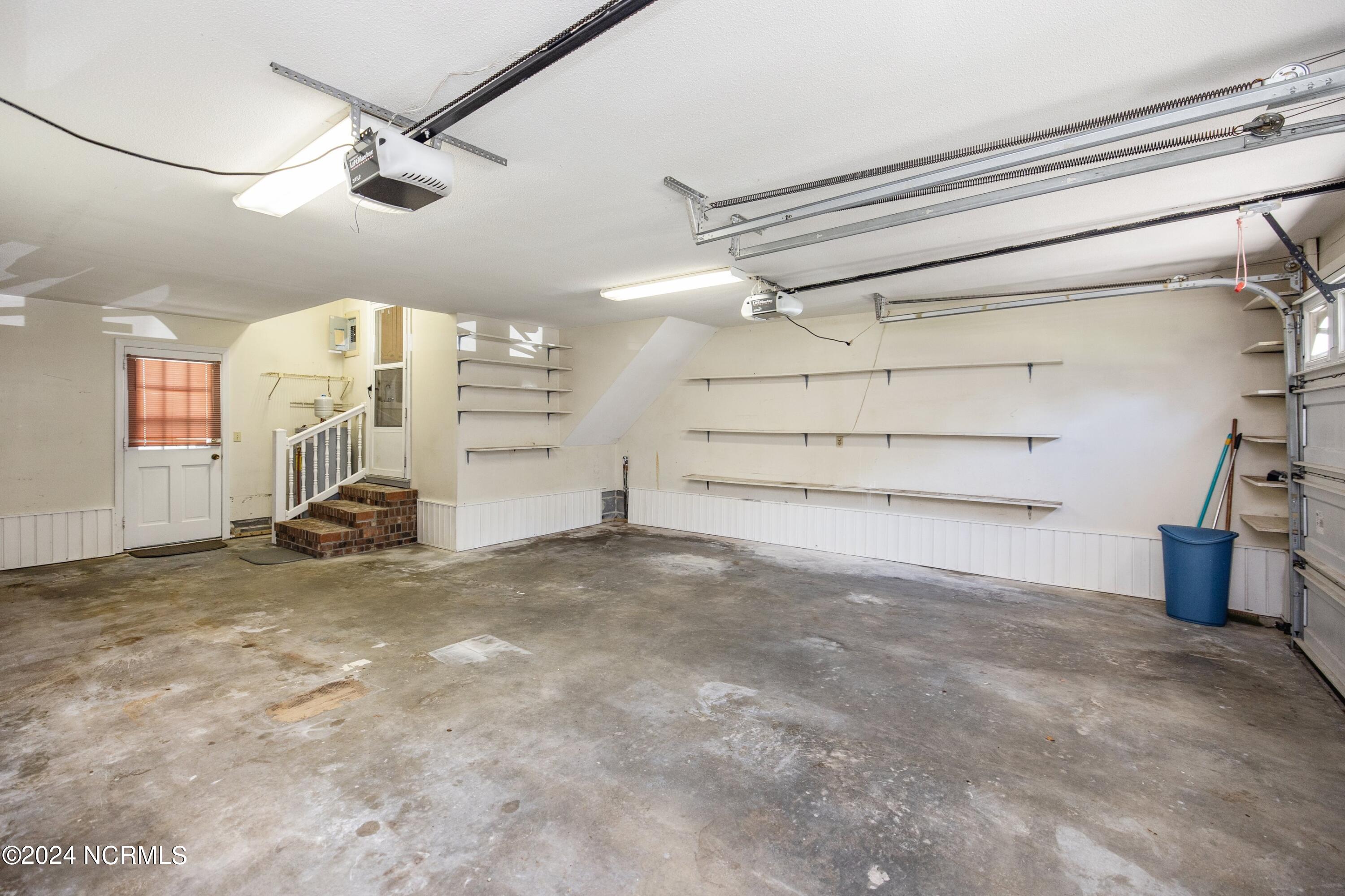 214 W Blackbeard Road