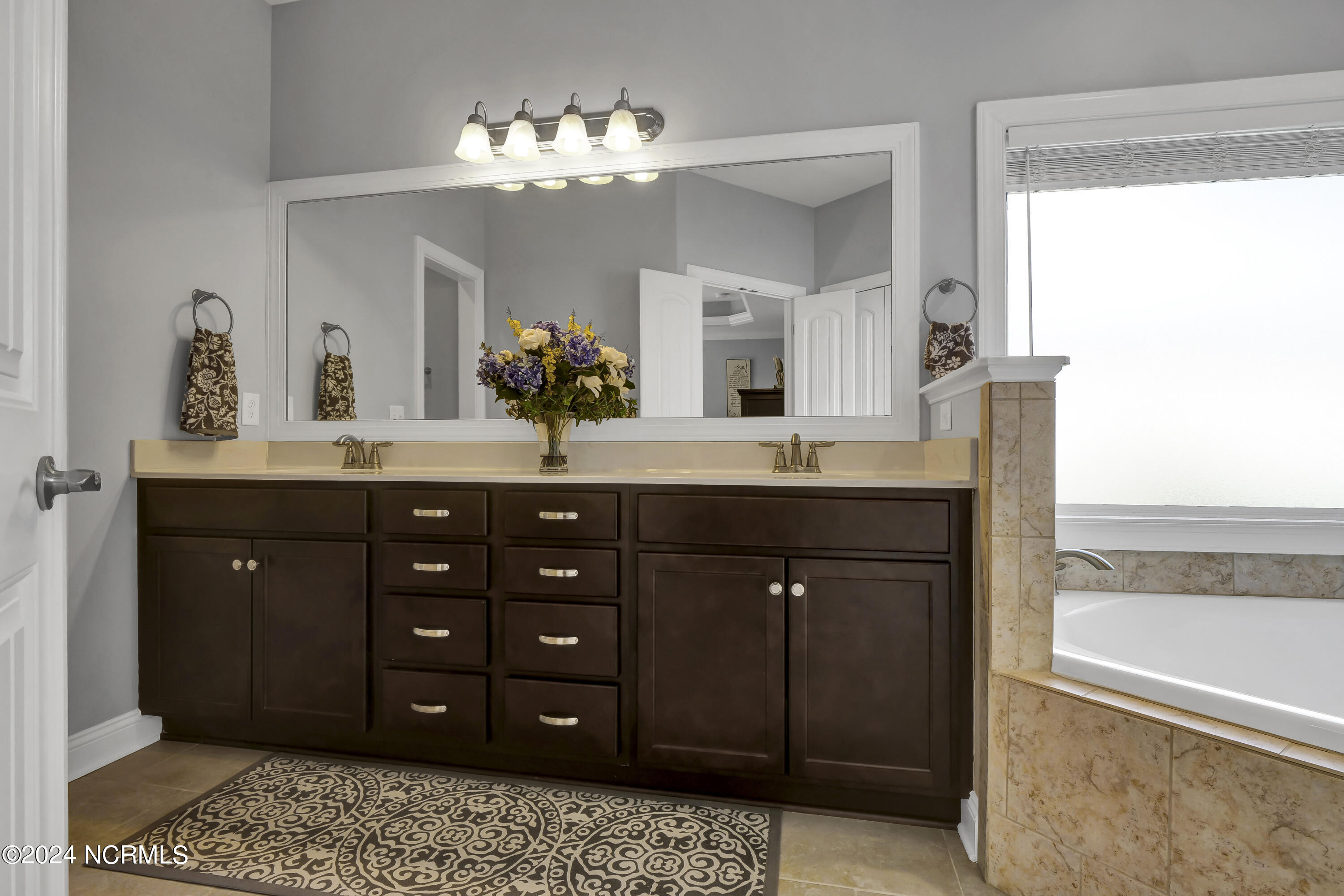 732 The Cape Boulevard