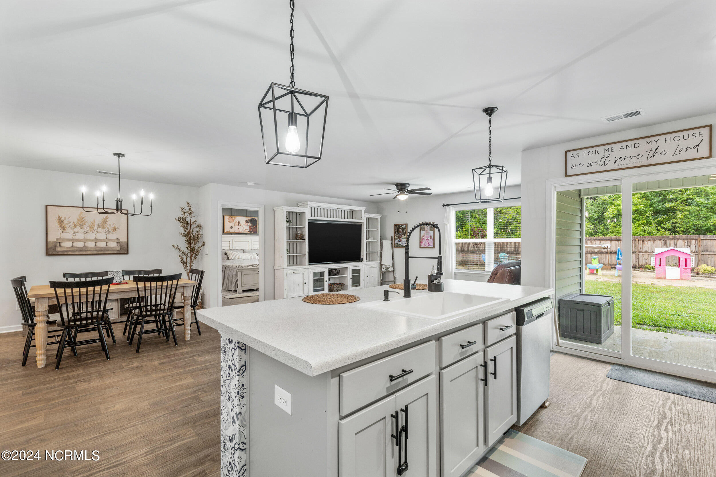 744 Buckeye Road NE