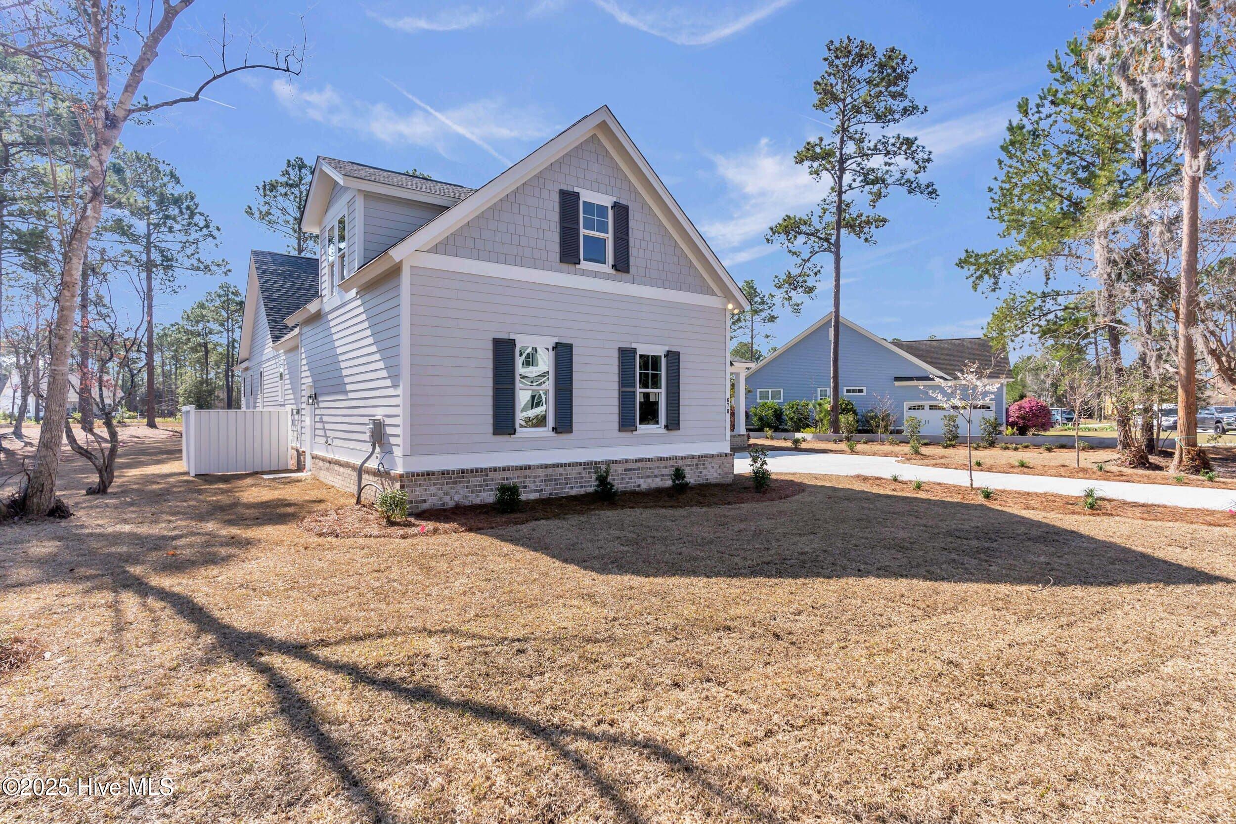 678 Breezewood Drive SE