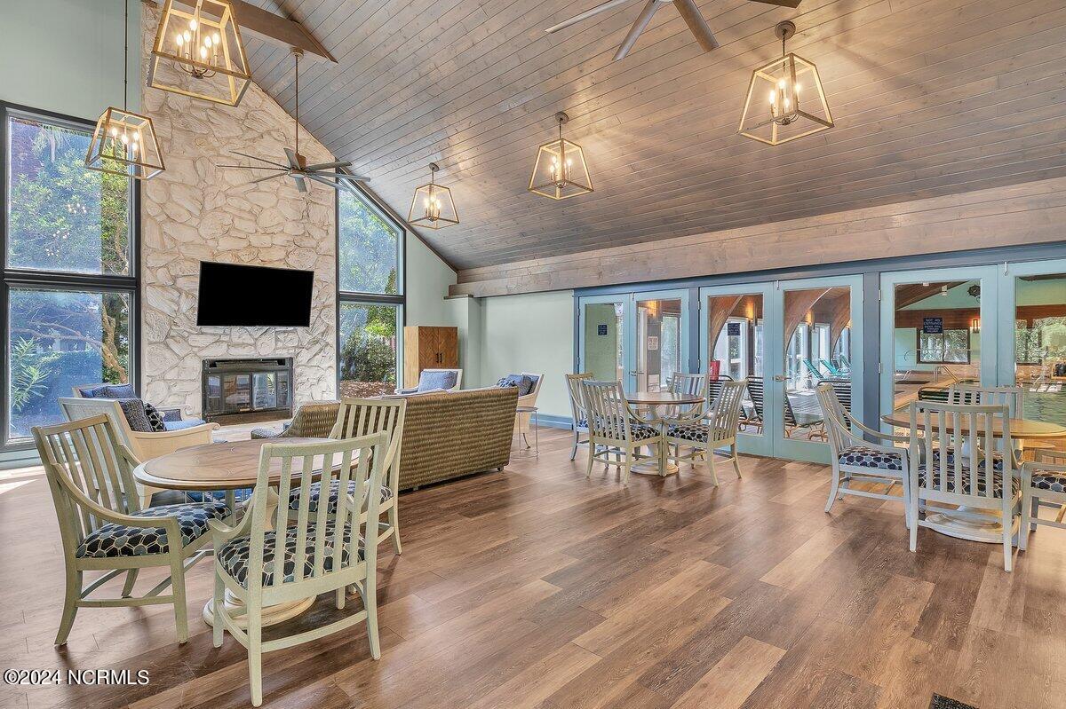 501 Pelican Court