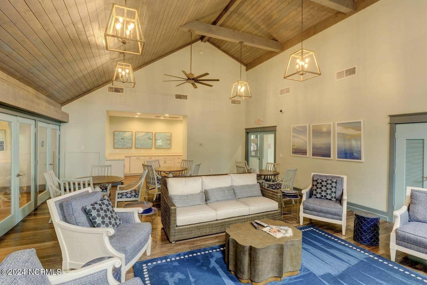 501 Pelican Court