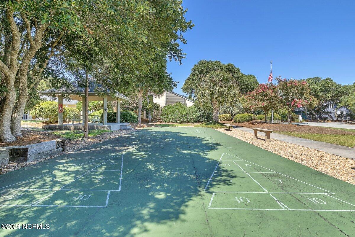 501 Pelican Court
