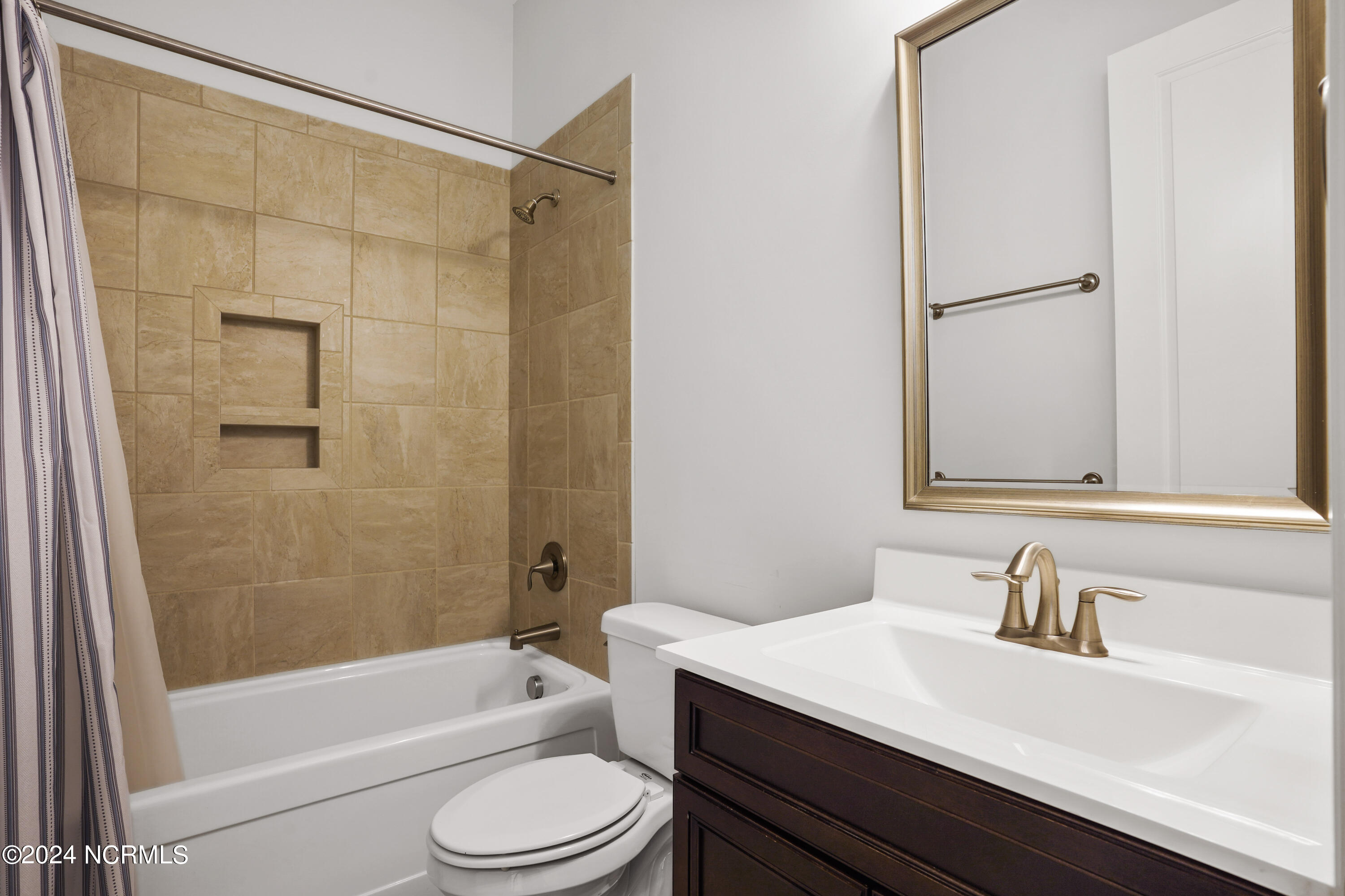 5500 Andrews Reach Loop