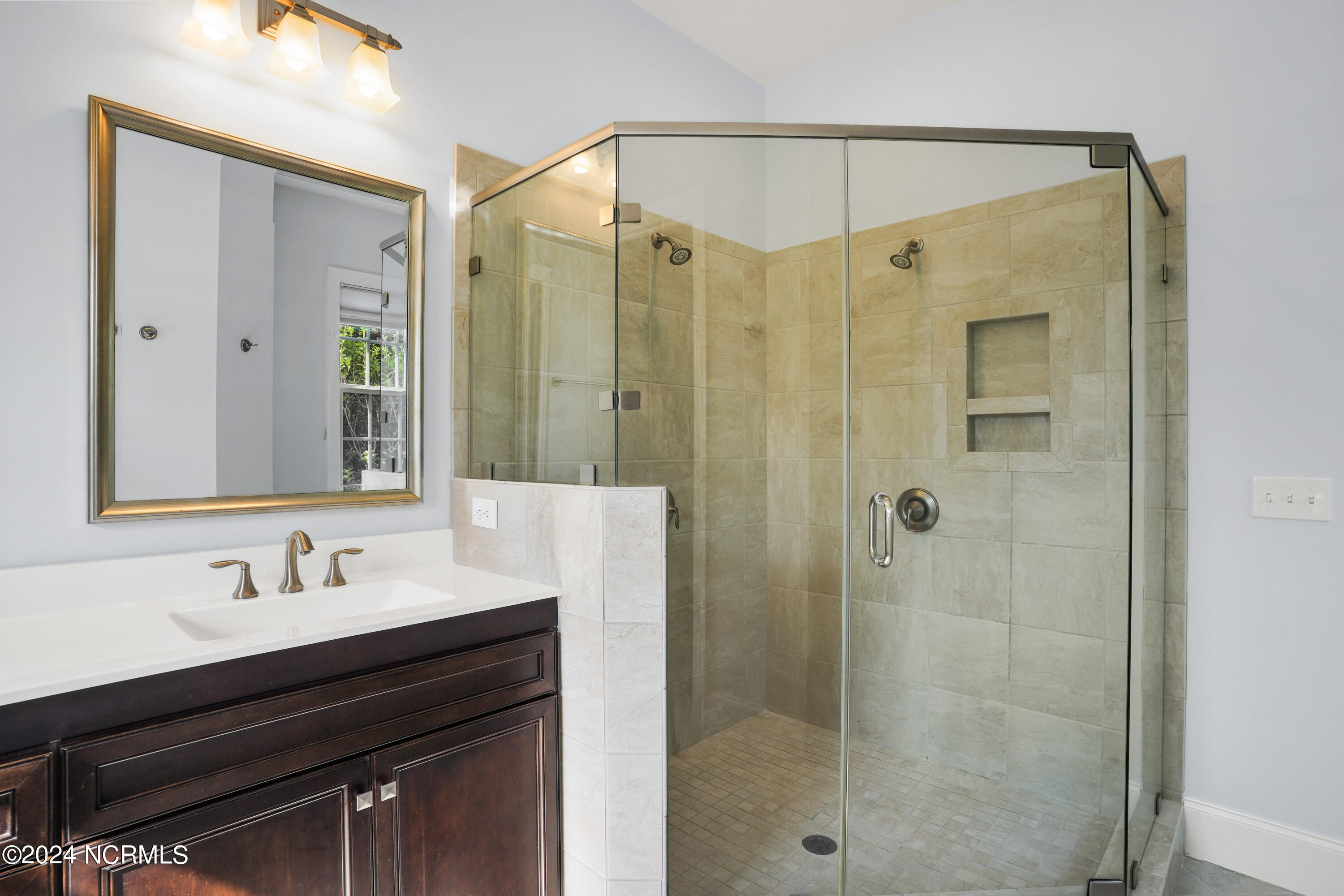 5500 Andrews Reach Loop