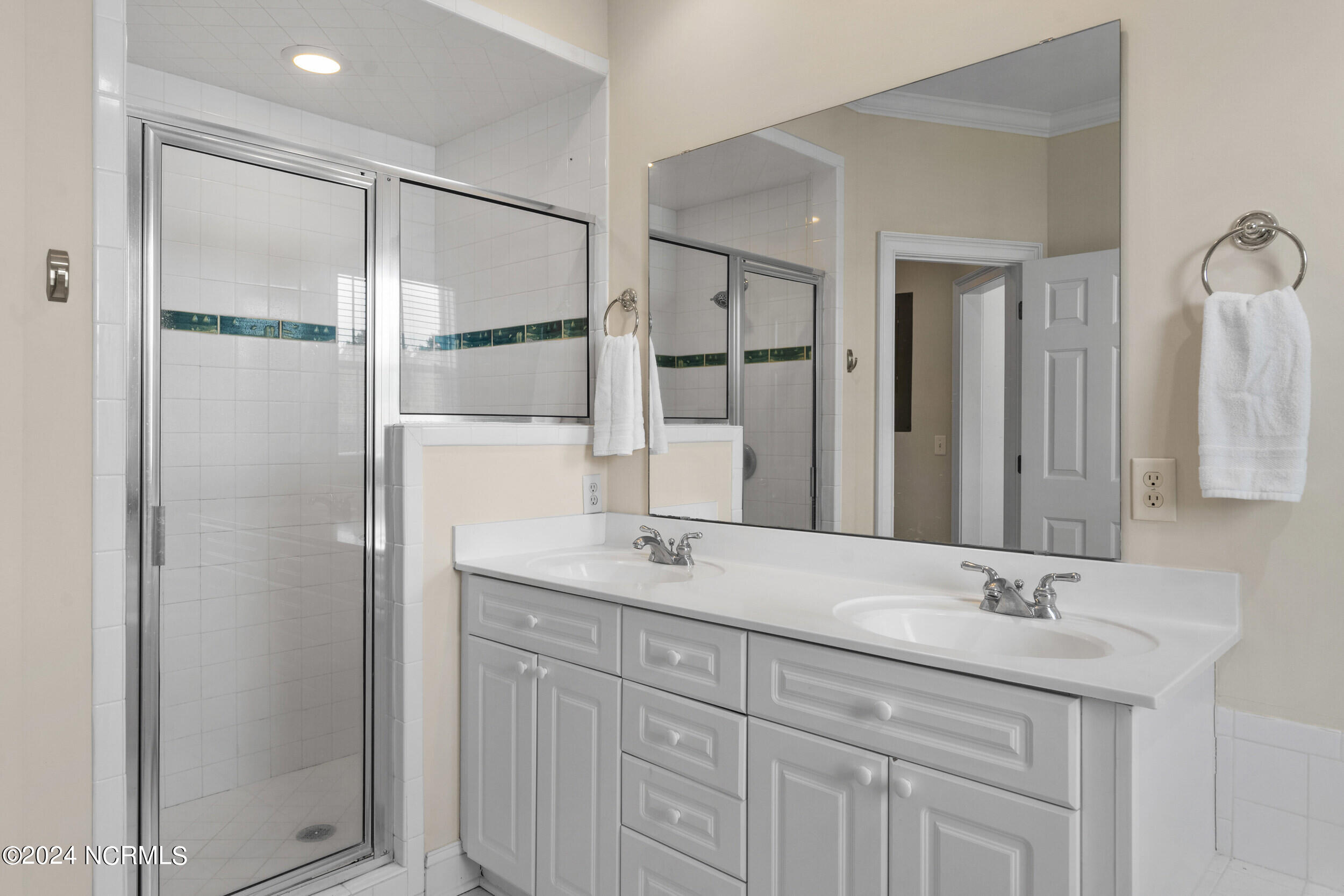 222 Silver Sloop Way