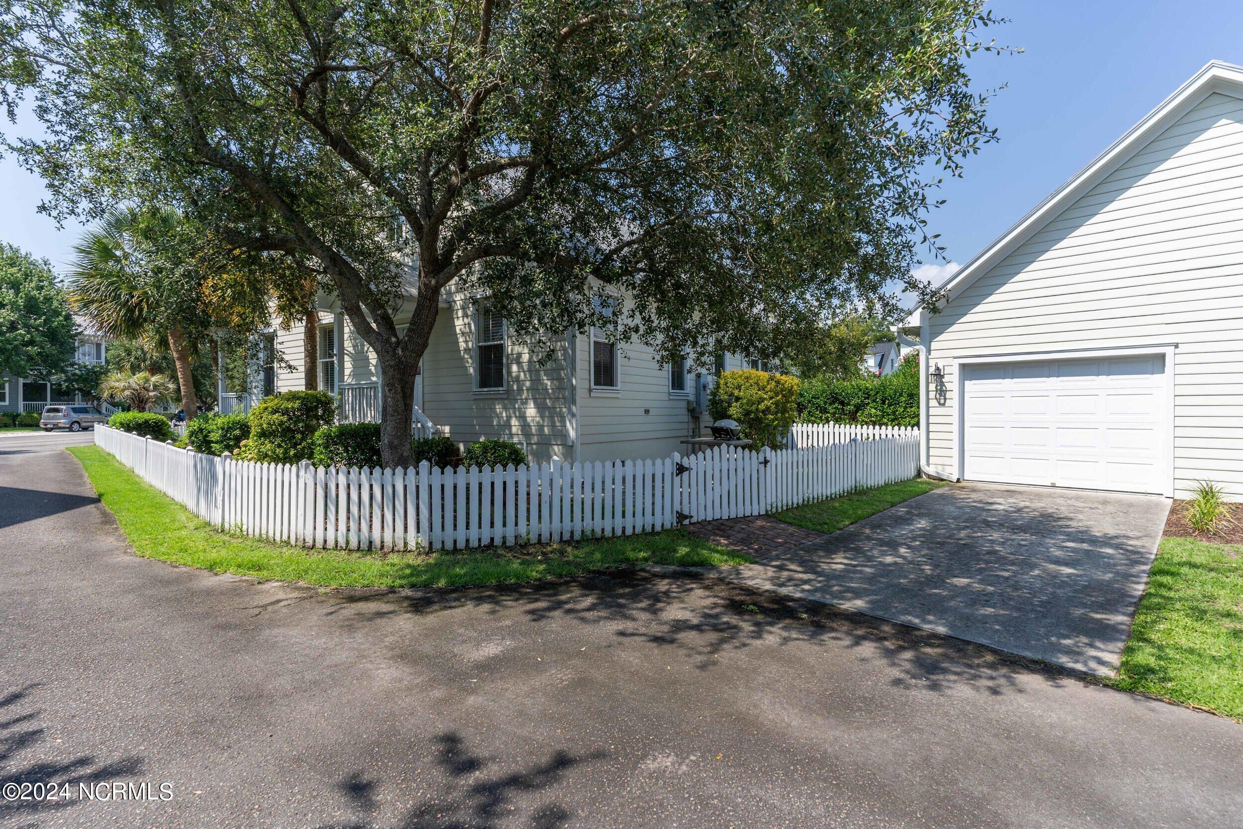 222 Silver Sloop Way