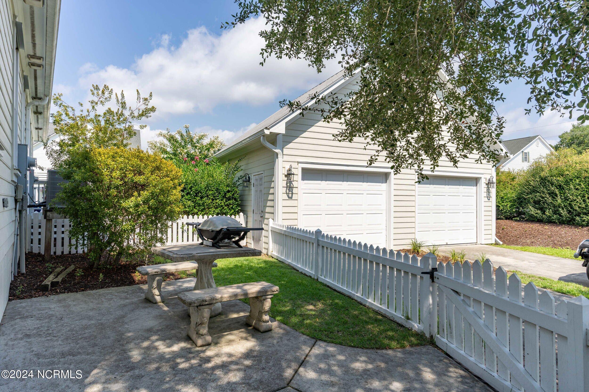 222 Silver Sloop Way